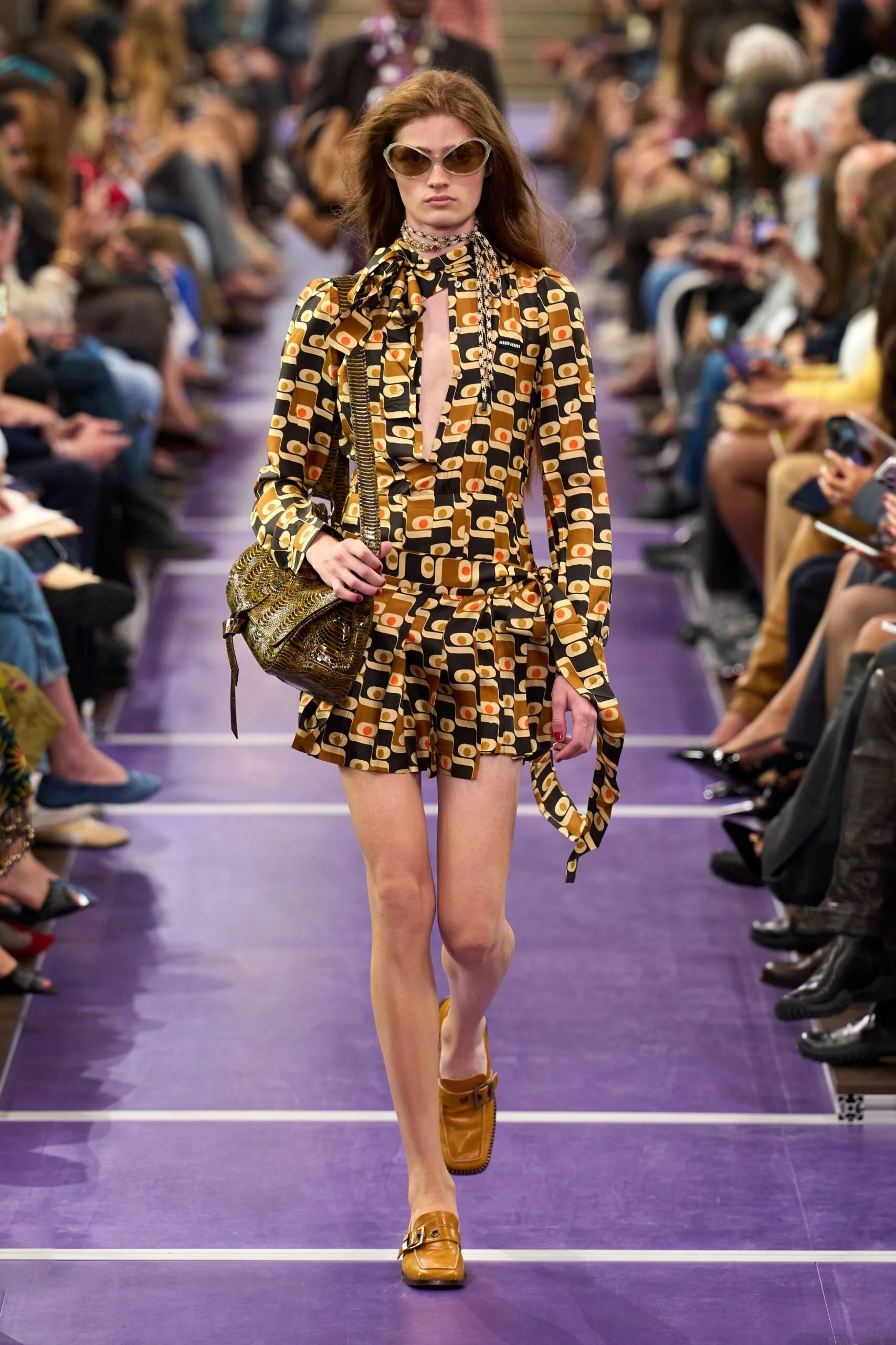 miu-miu-spring-2027-ready-to-wear-look-26-scaled.jpg