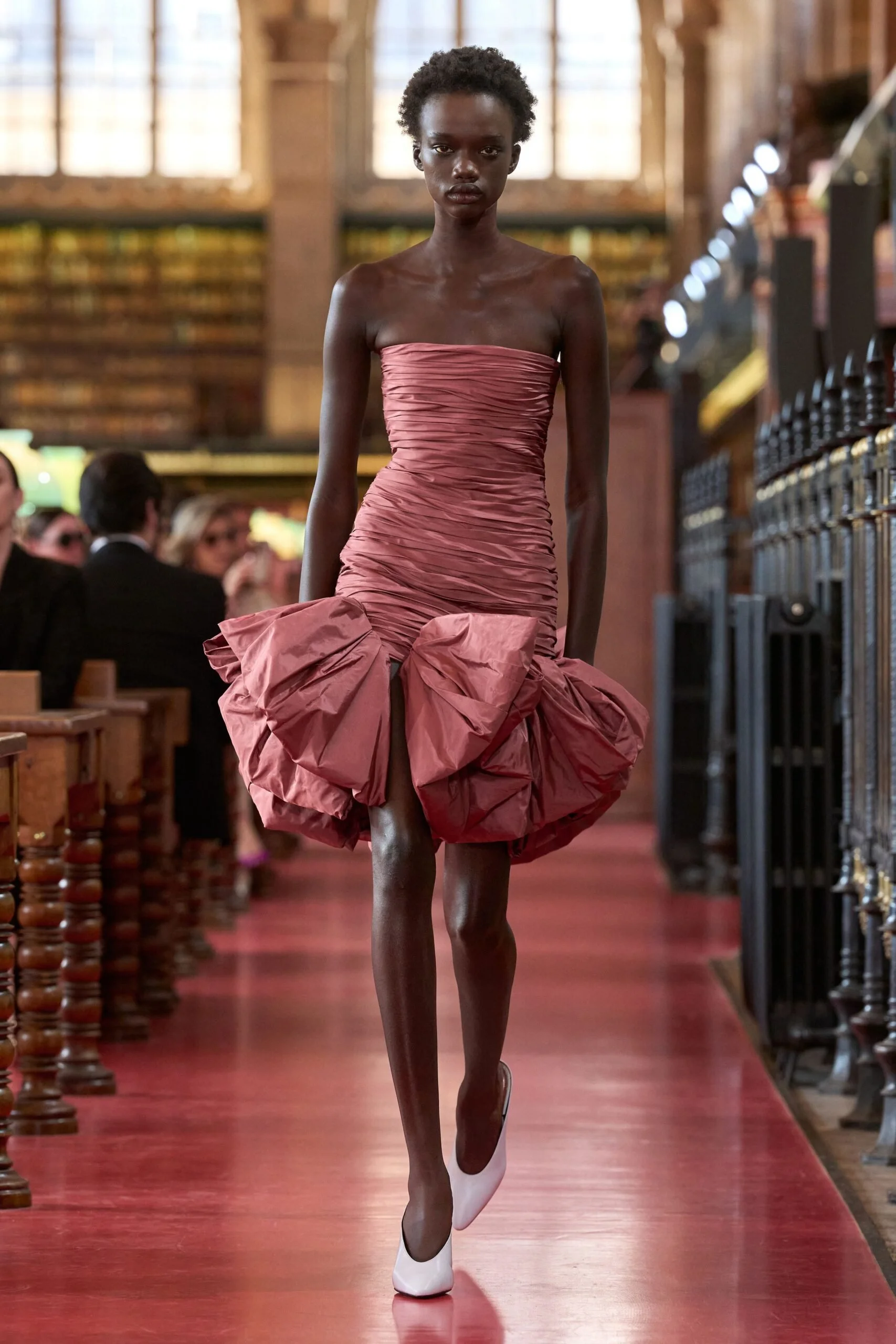 valentino-spring-2027-ready-to-wear-look-03-scaled.jpg