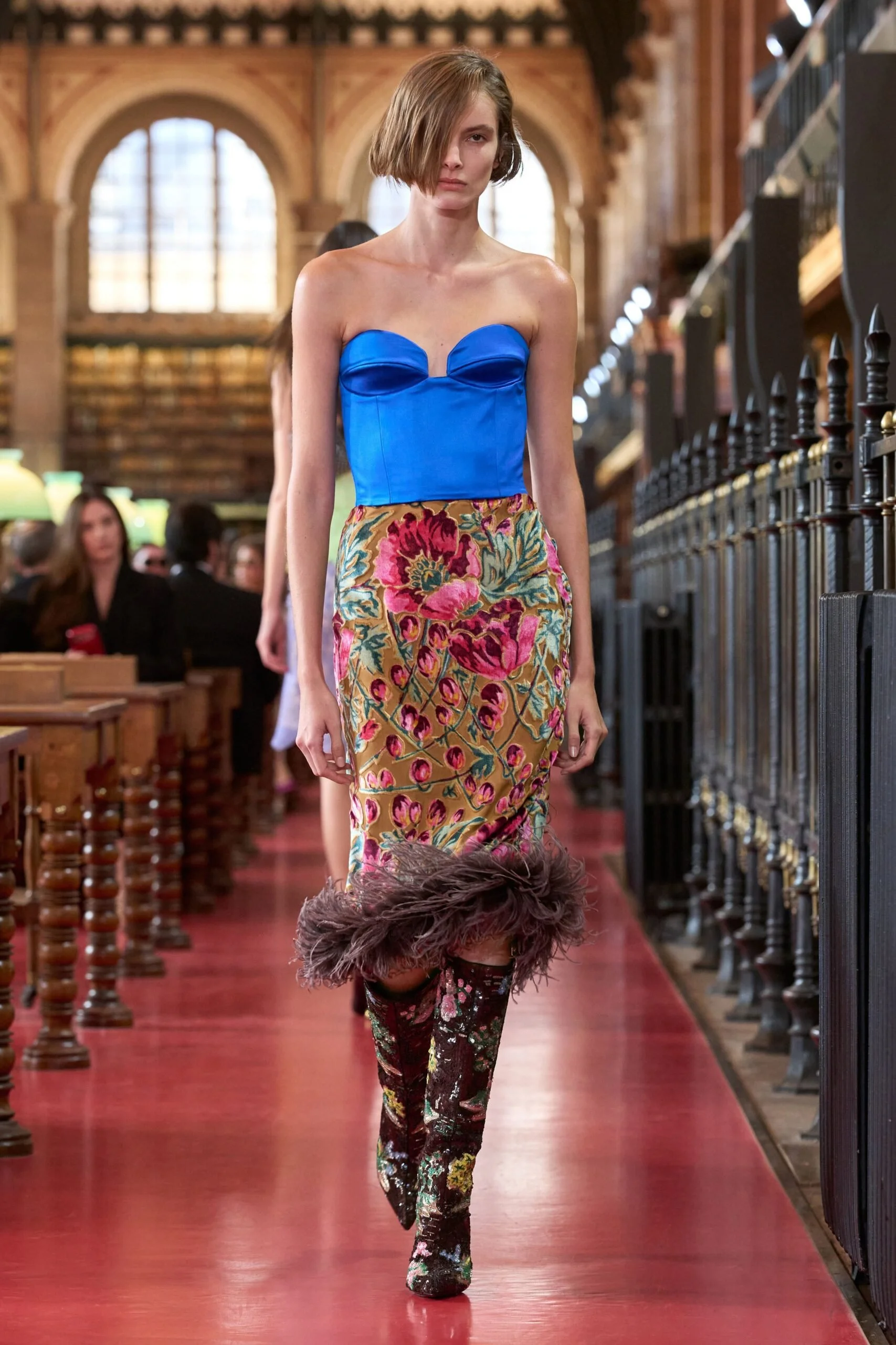 valentino-spring-2027-ready-to-wear-look-06-scaled.jpg