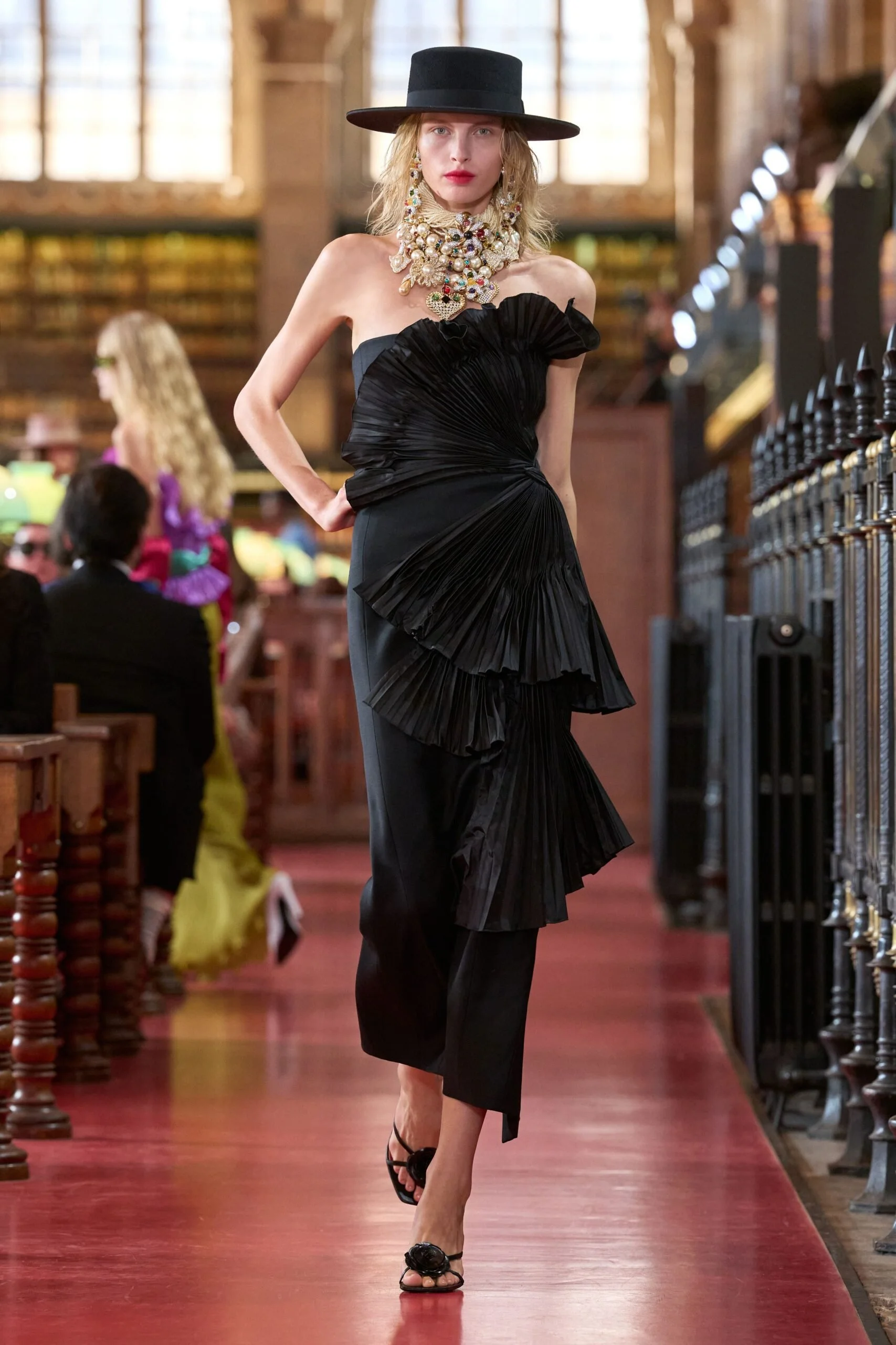 valentino-spring-2027-ready-to-wear-look-69-scaled.jpg
