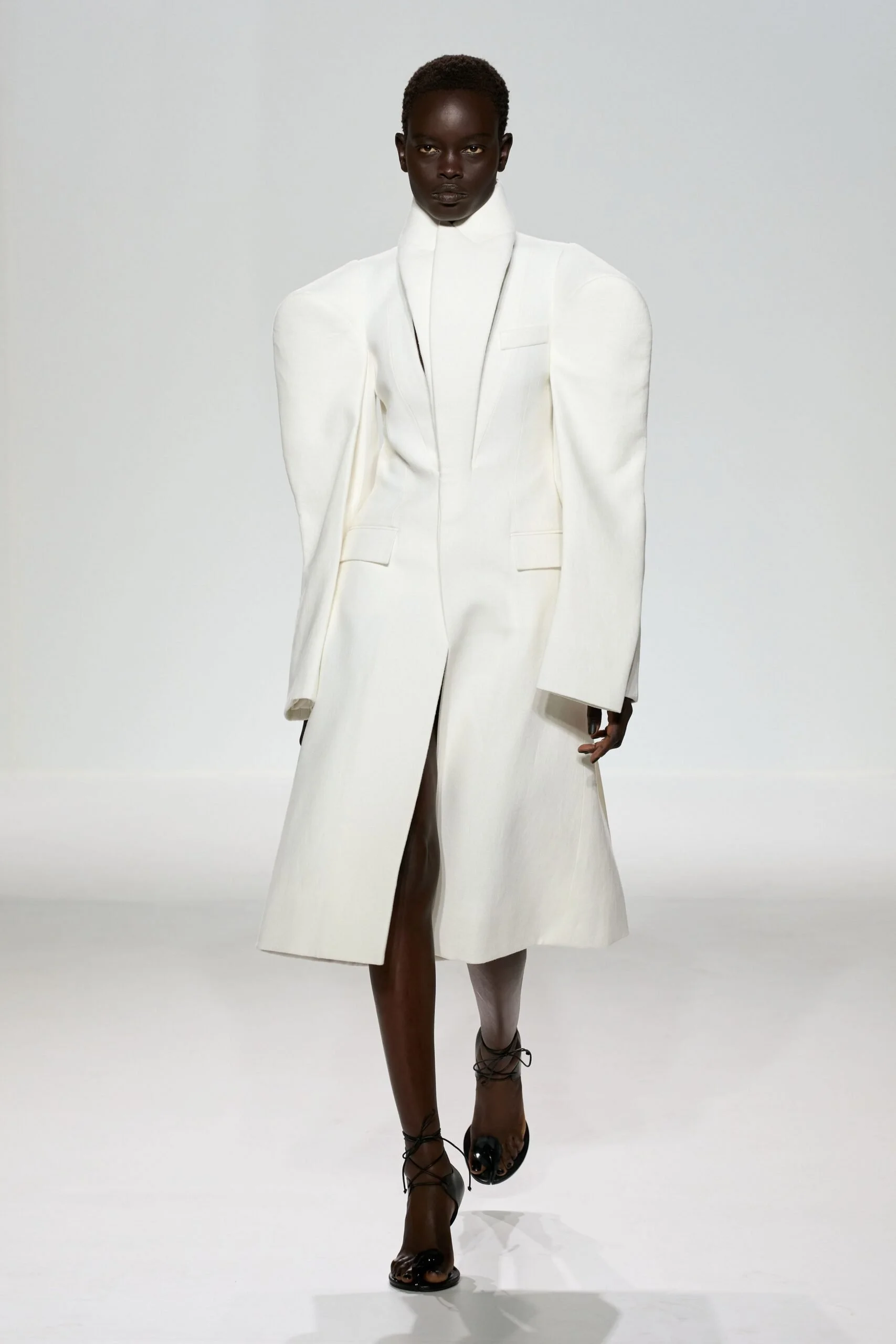 jean-paul-gaultier-spring-2027-ready-to-wear-look-01-scaled.jpg