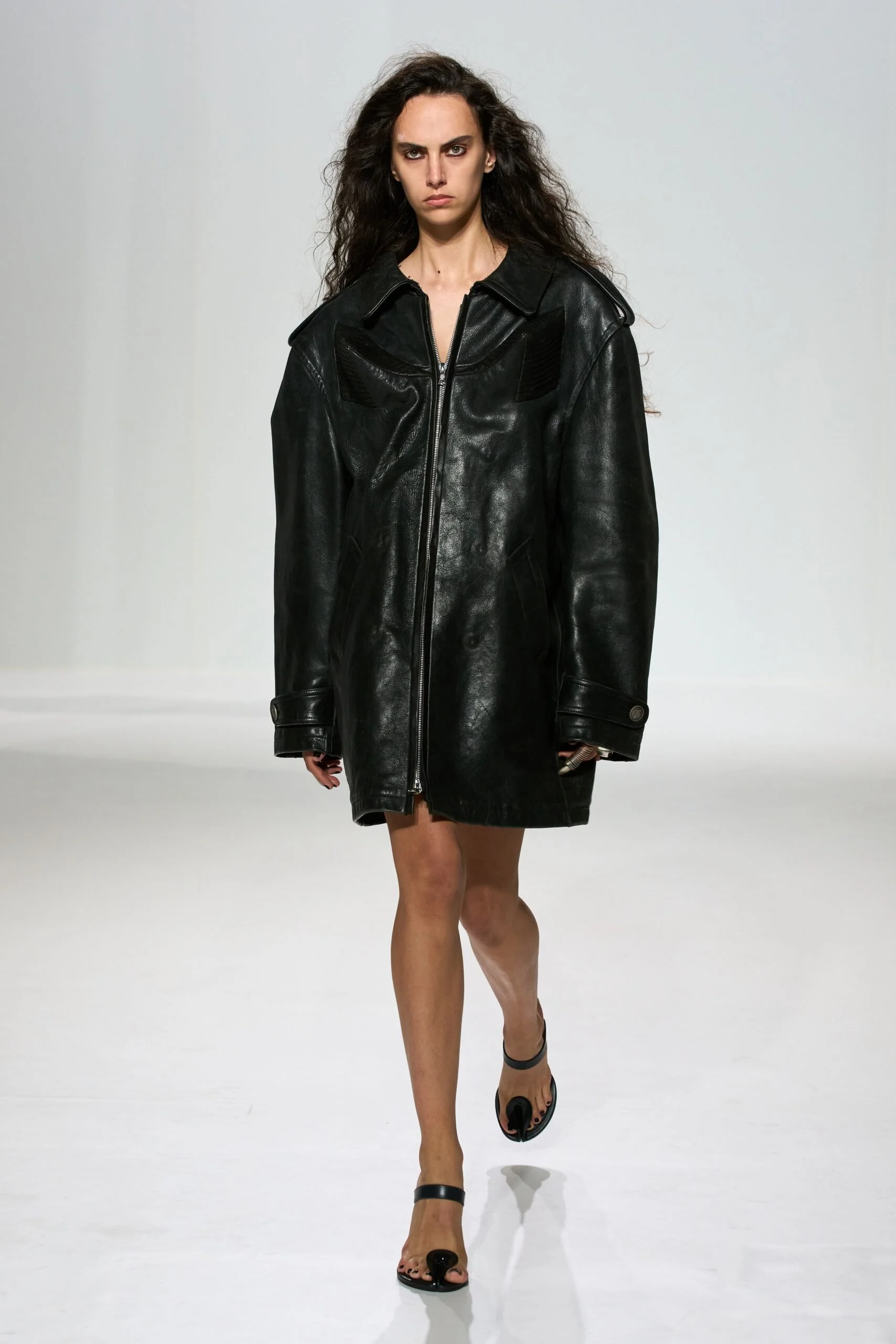 jean-paul-gaultier-spring-2027-ready-to-wear-look-04-scaled.jpg