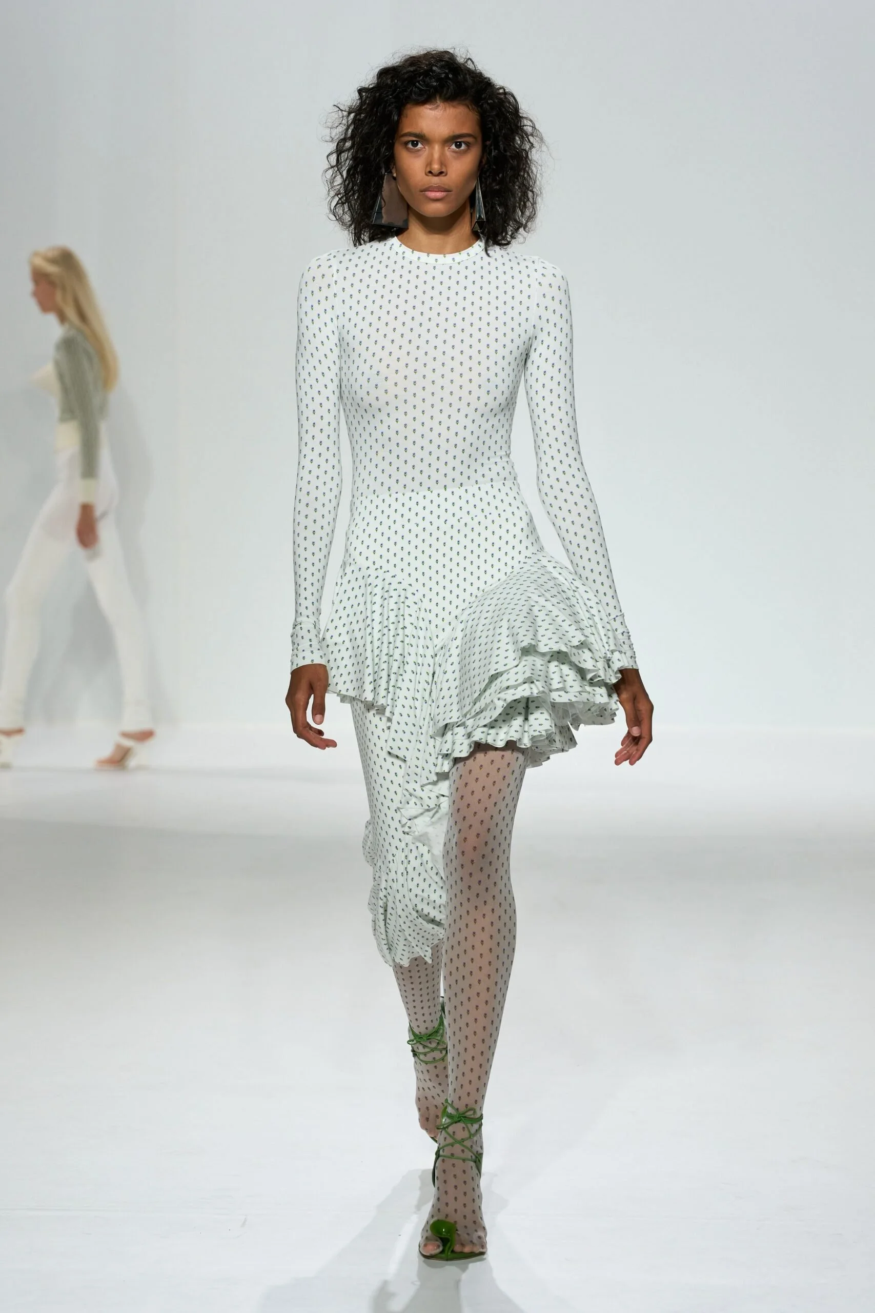 jean-paul-gaultier-spring-2027-ready-to-wear-look-16-scaled.jpg