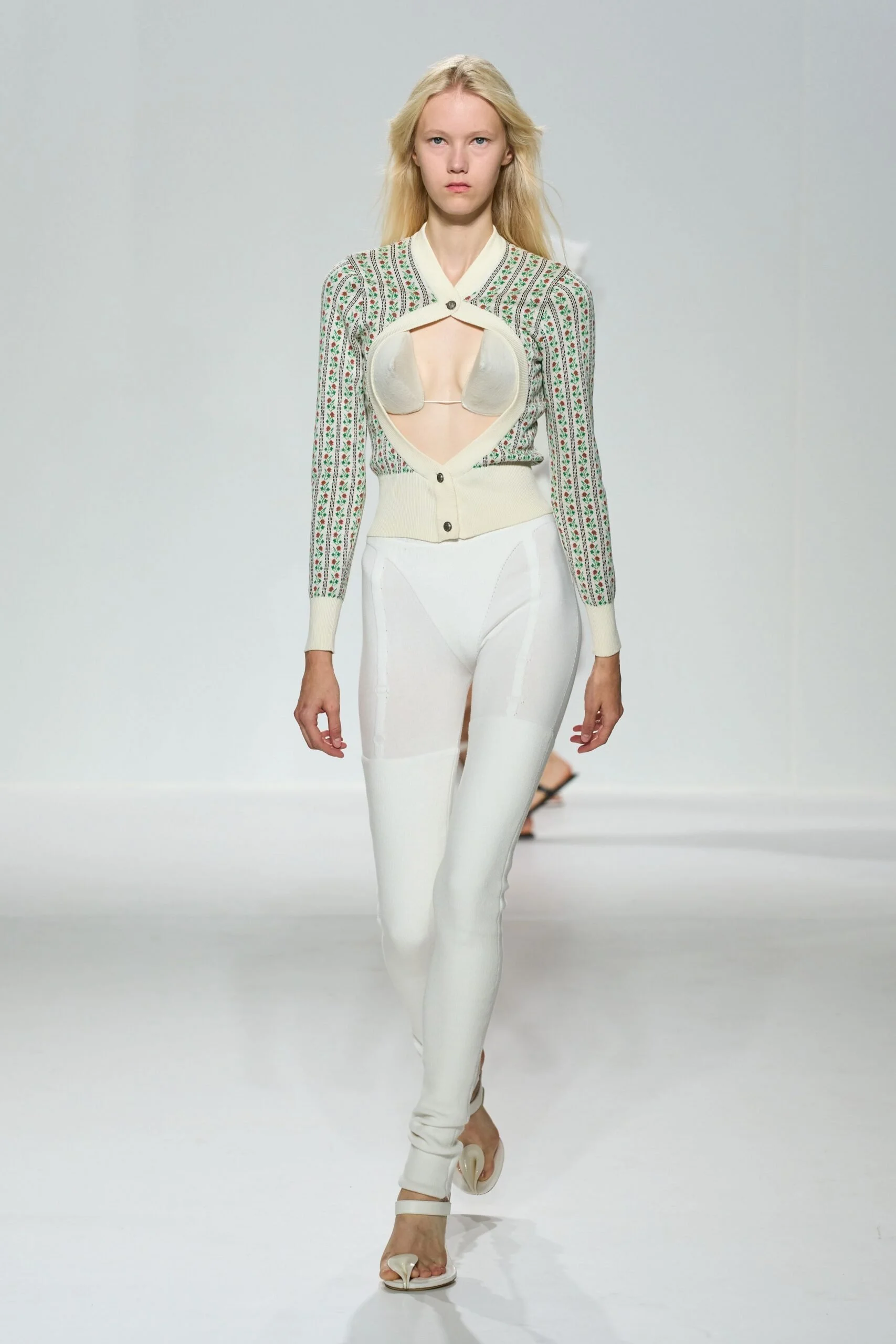 jean-paul-gaultier-spring-2027-ready-to-wear-look-17-scaled.jpg