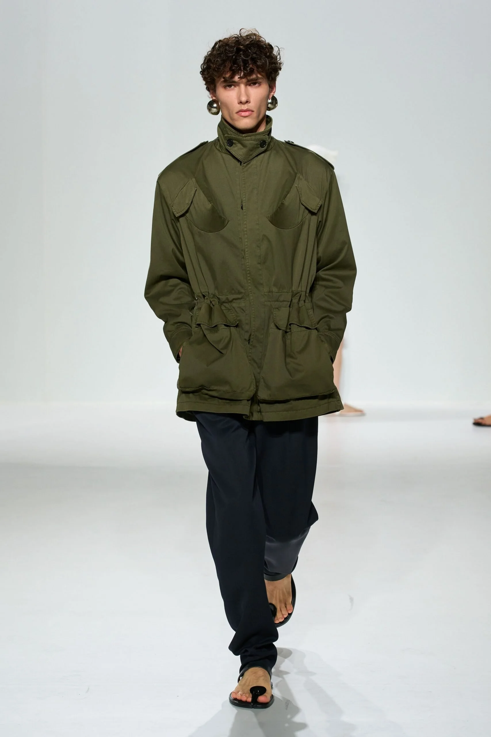 jean-paul-gaultier-spring-2027-ready-to-wear-look-19-scaled.jpg
