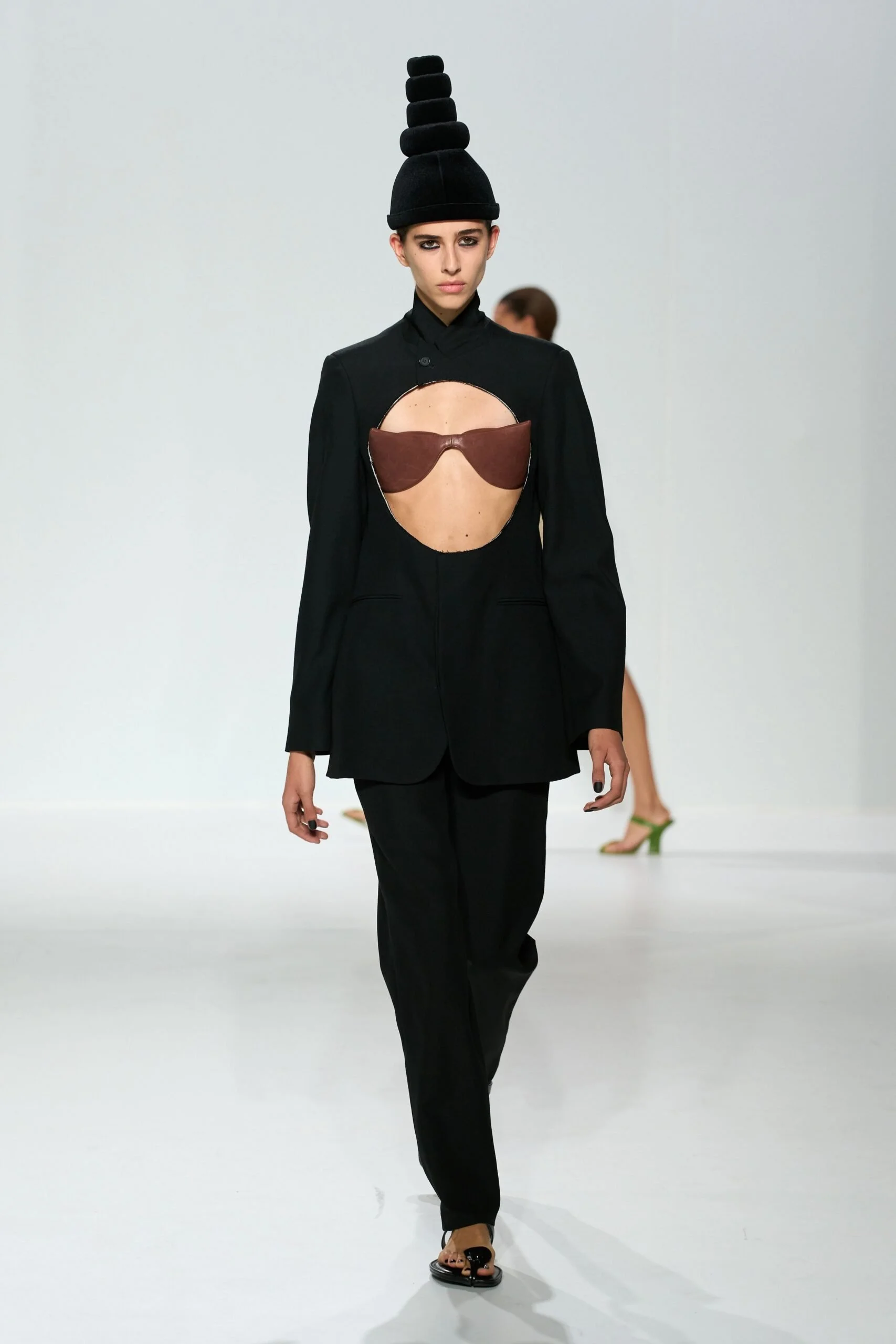 jean-paul-gaultier-spring-2027-ready-to-wear-look-20-scaled.jpg