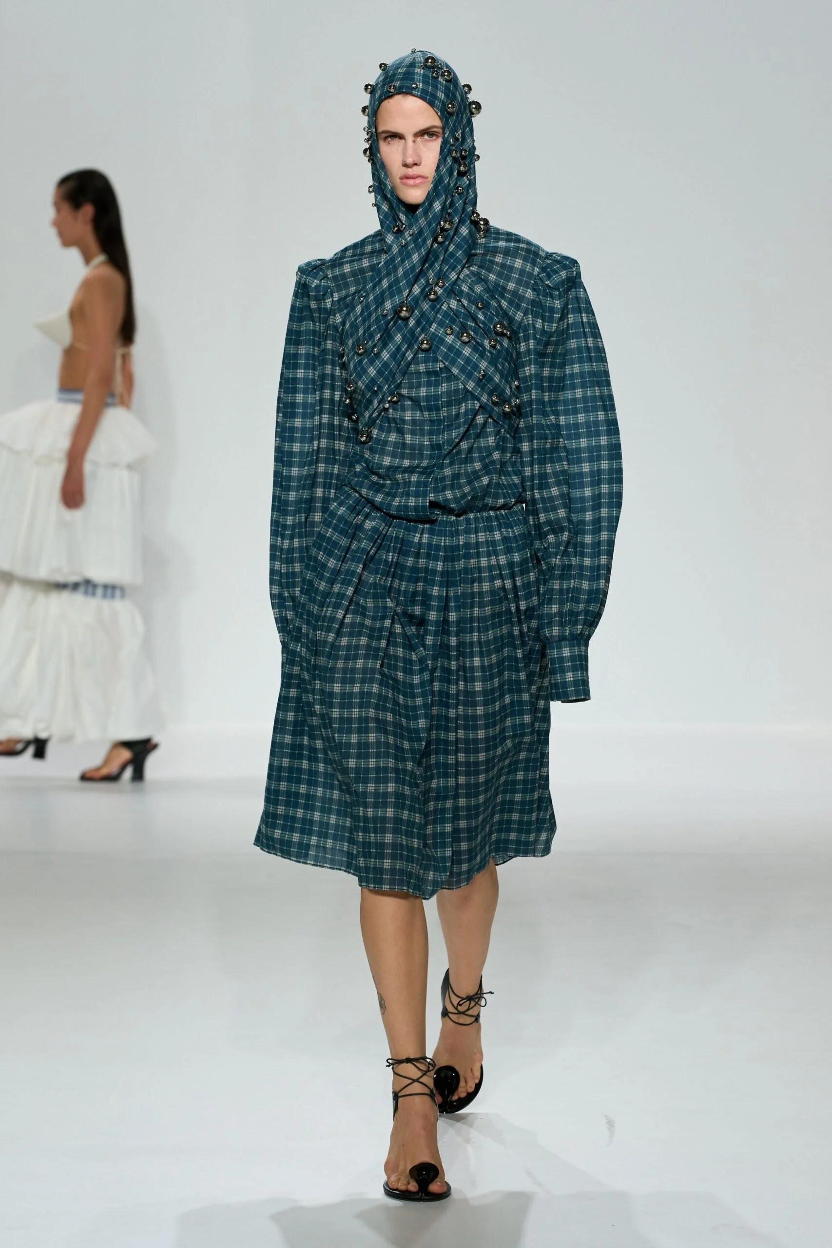 jean-paul-gaultier-spring-2027-ready-to-wear-look-35-scaled.jpg