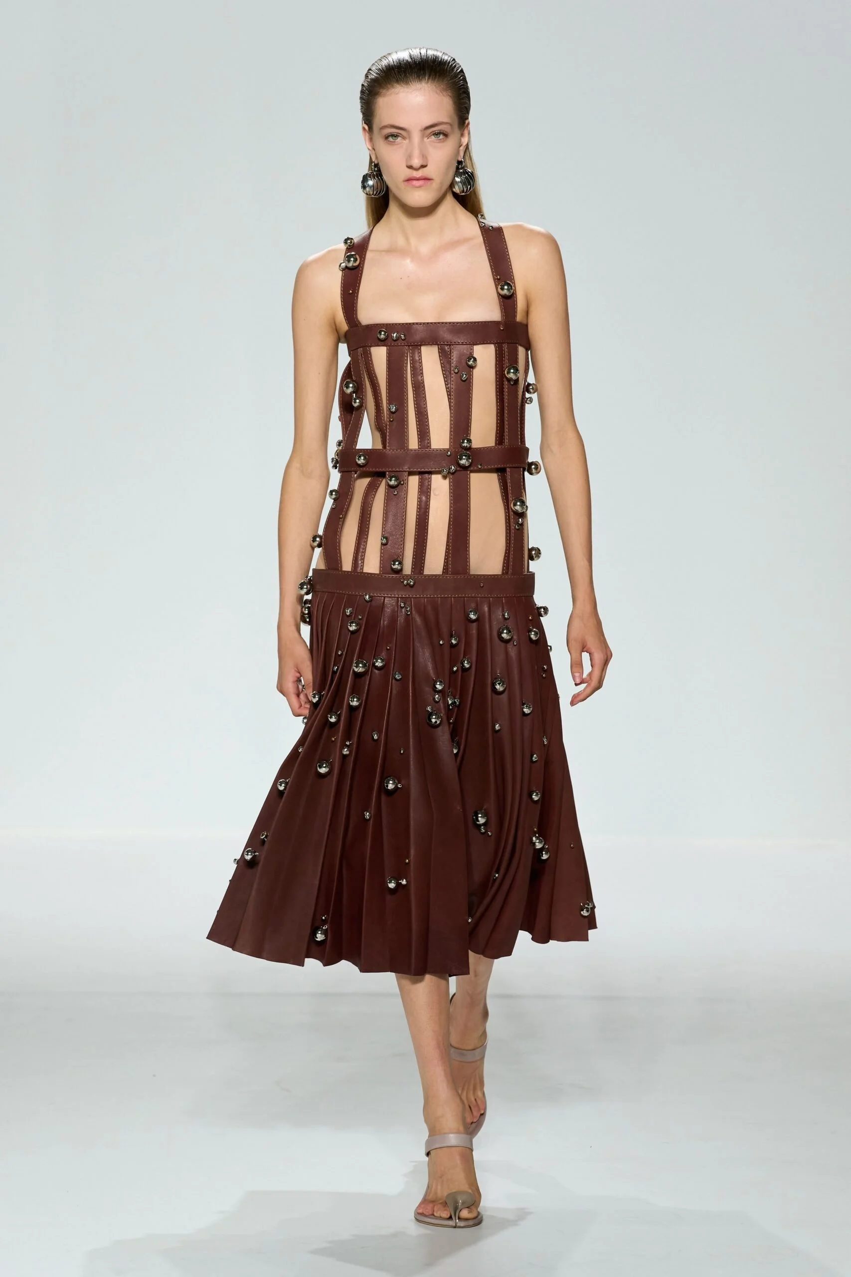 jean-paul-gaultier-spring-2027-ready-to-wear-look-39-scaled.jpg