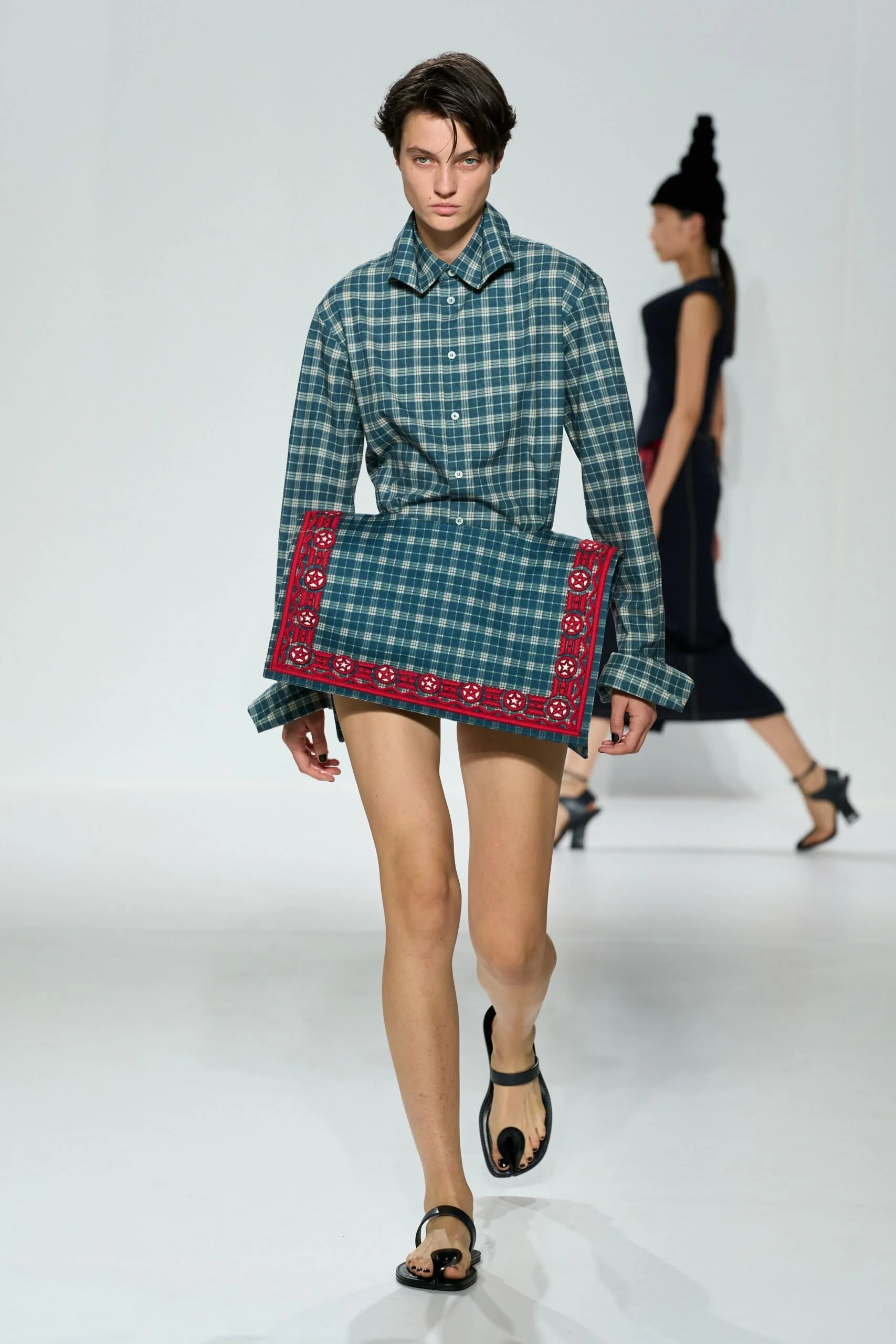 jean-paul-gaultier-spring-2027-ready-to-wear-look-40-scaled.jpg