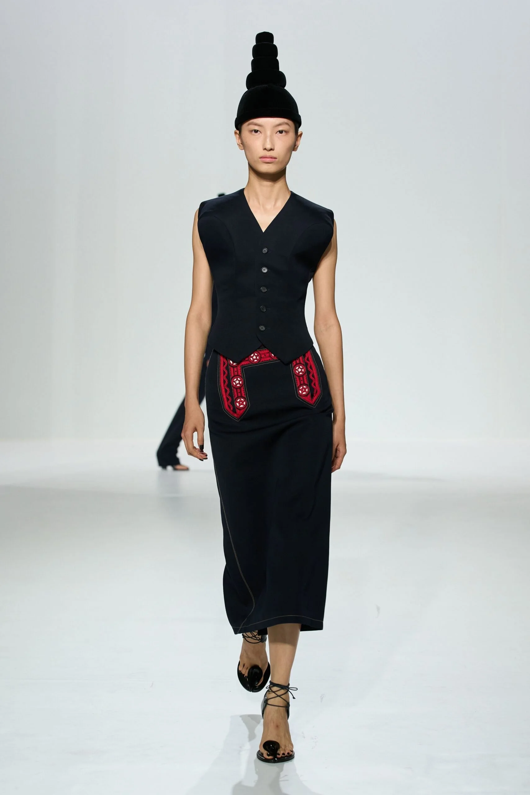 jean-paul-gaultier-spring-2027-ready-to-wear-look-44-scaled.jpg