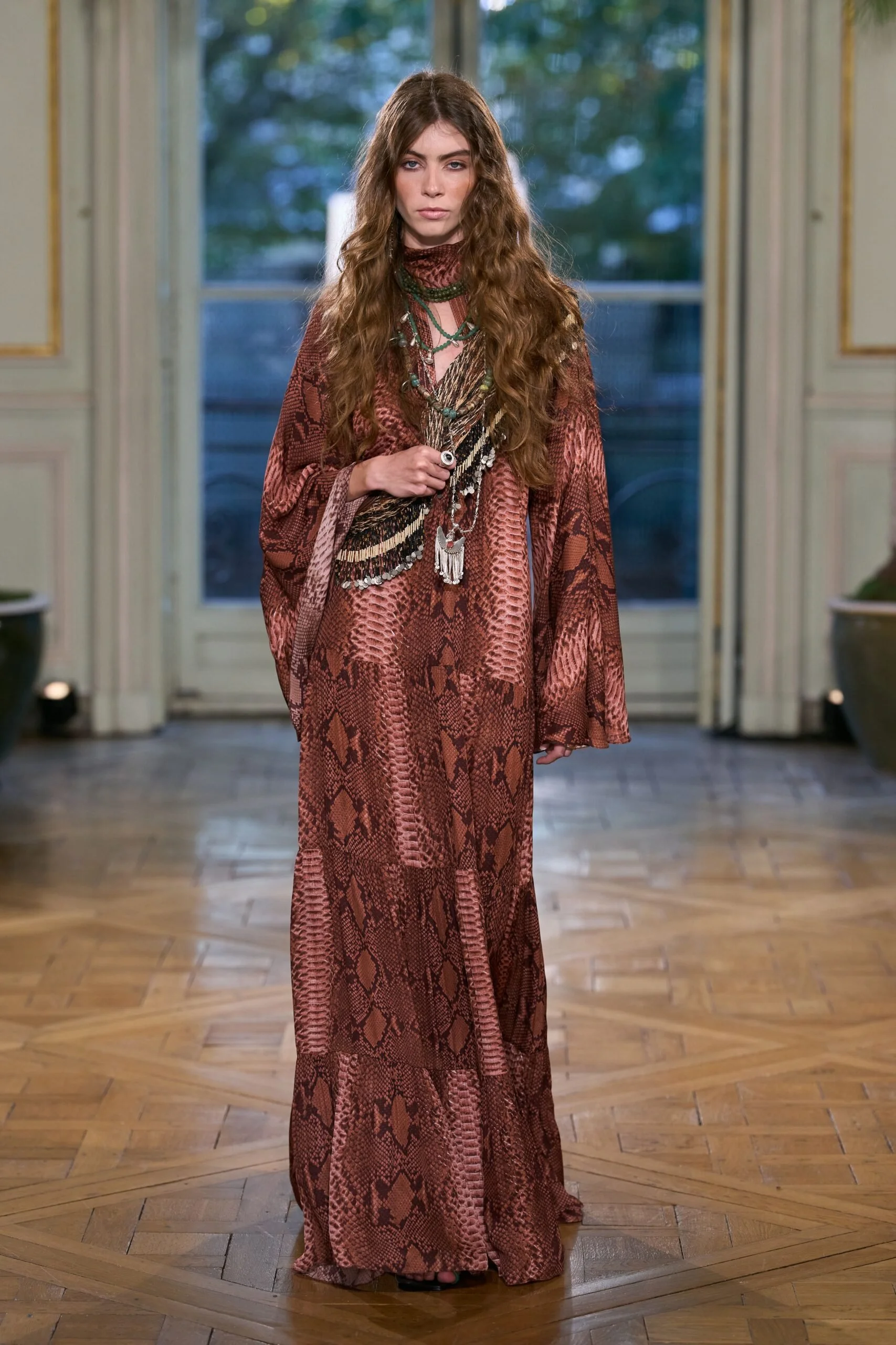 johanna-ortiz-spring-2027-ready-to-wear-look-20-scaled.jpg