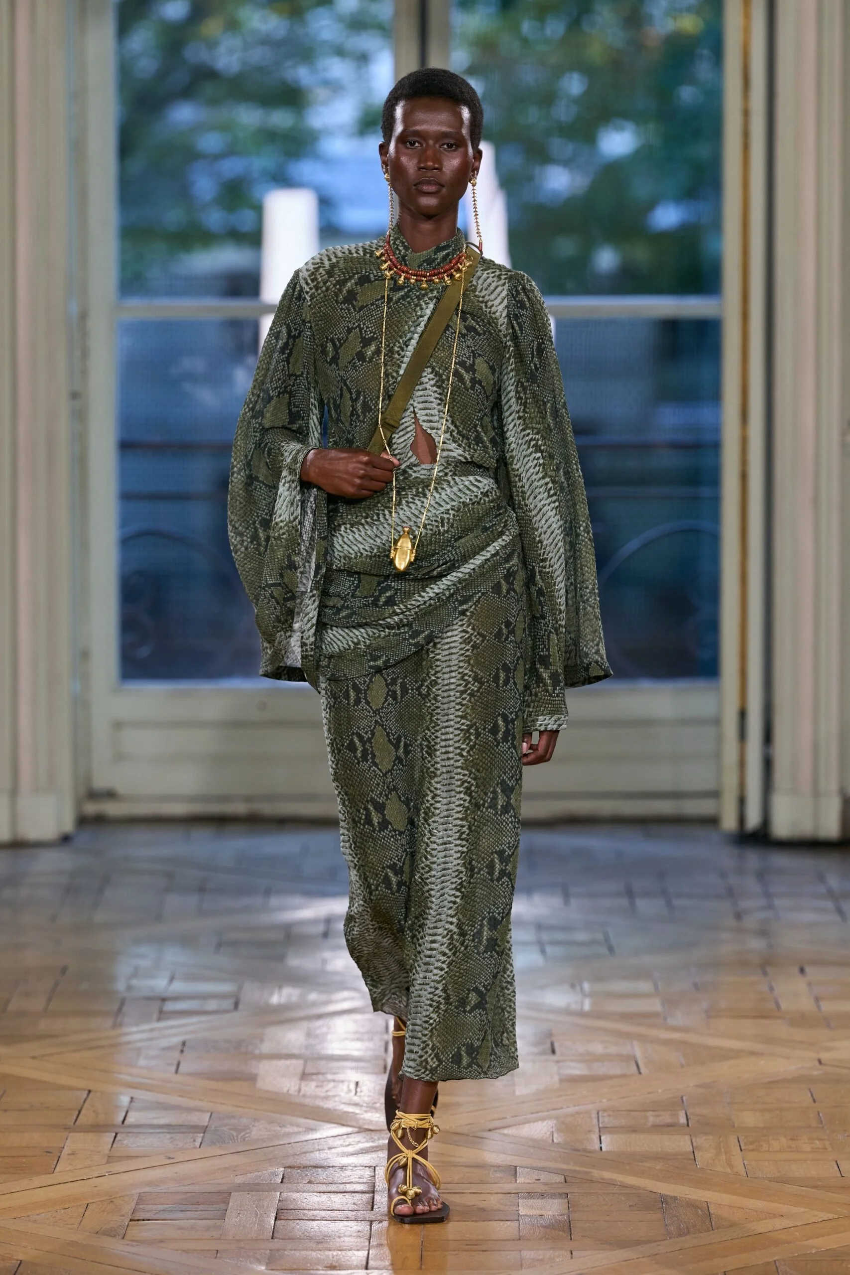 johanna-ortiz-spring-2027-ready-to-wear-look-24-scaled.jpg