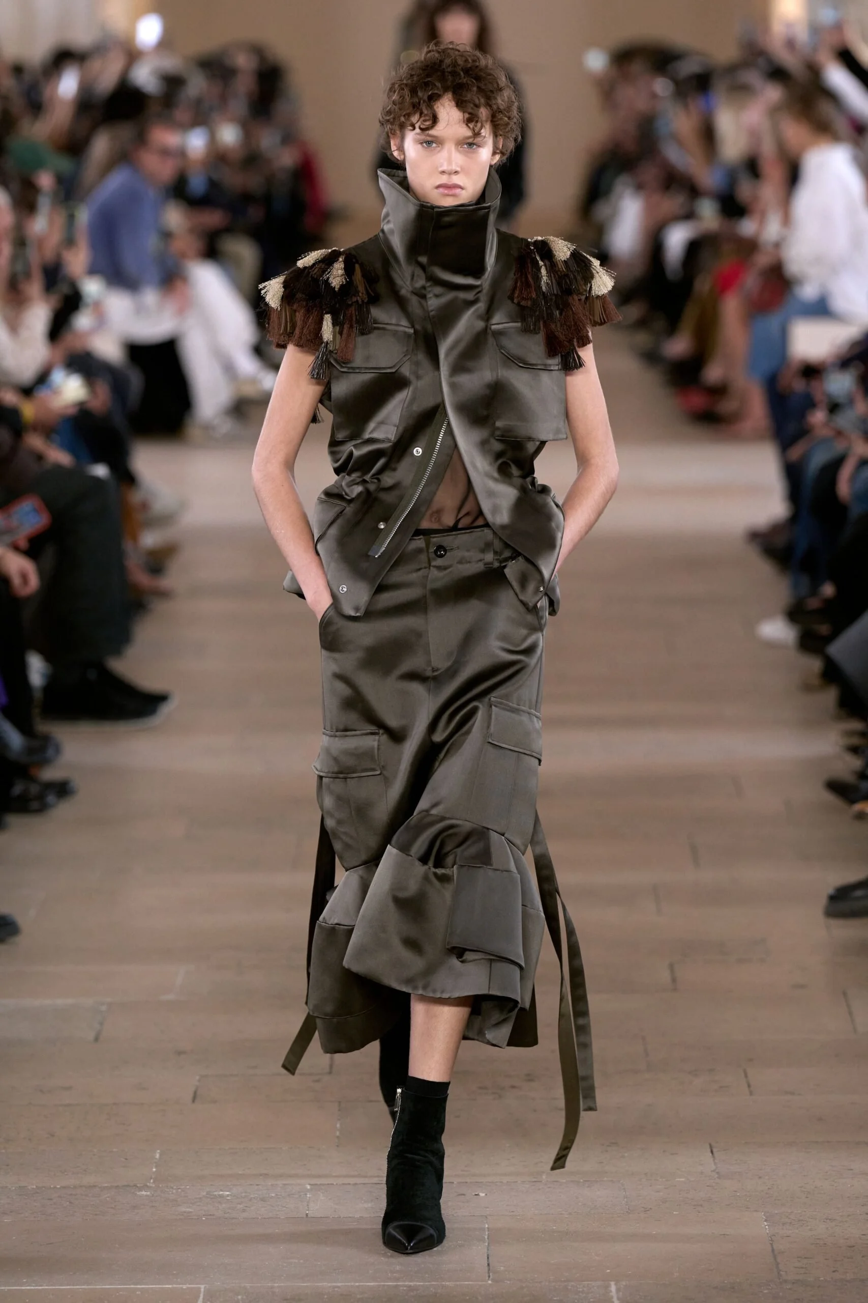 sacai-spring-2027-ready-to-wear-look-01-scaled.jpg