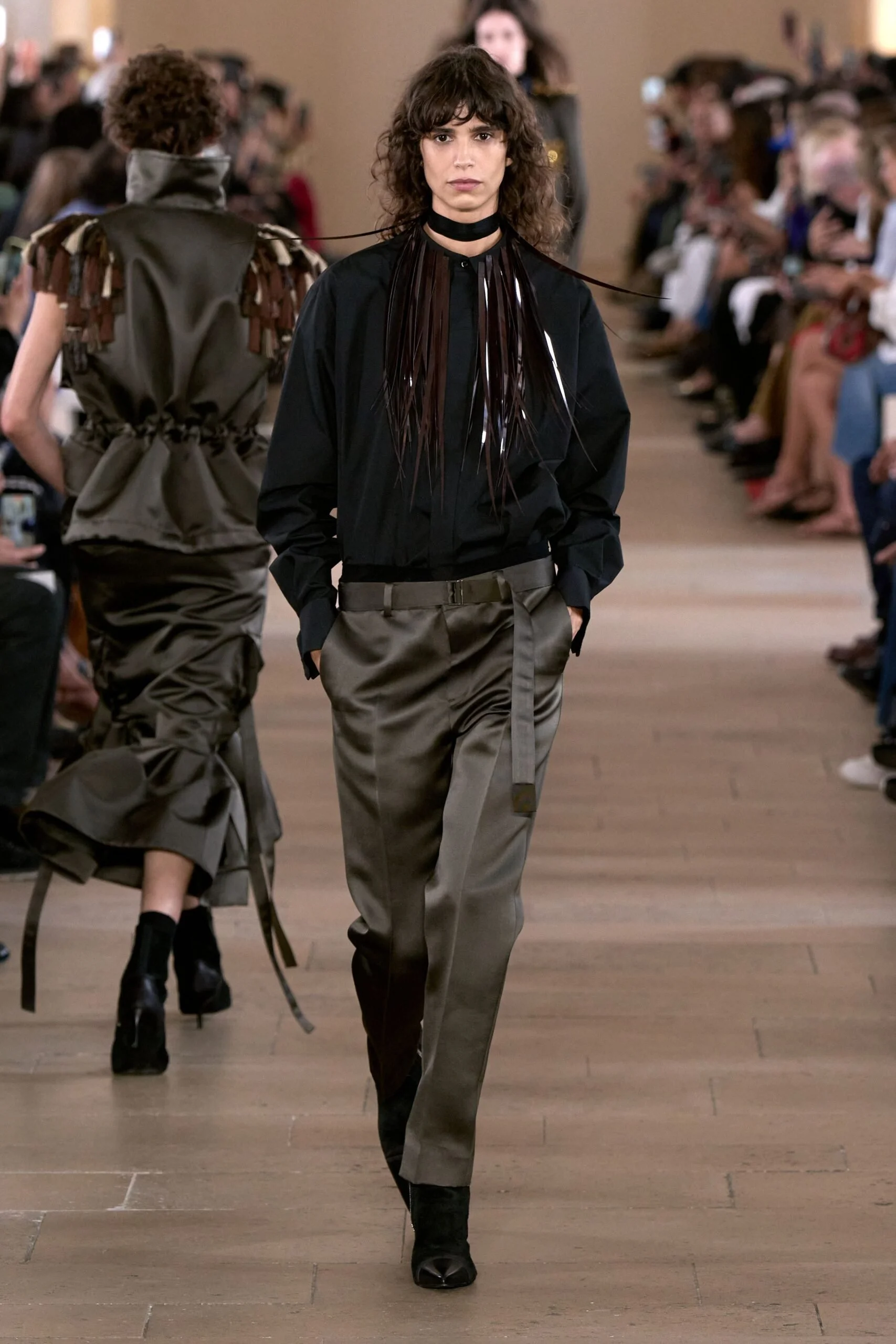 sacai-spring-2027-ready-to-wear-look-02-scaled.jpg