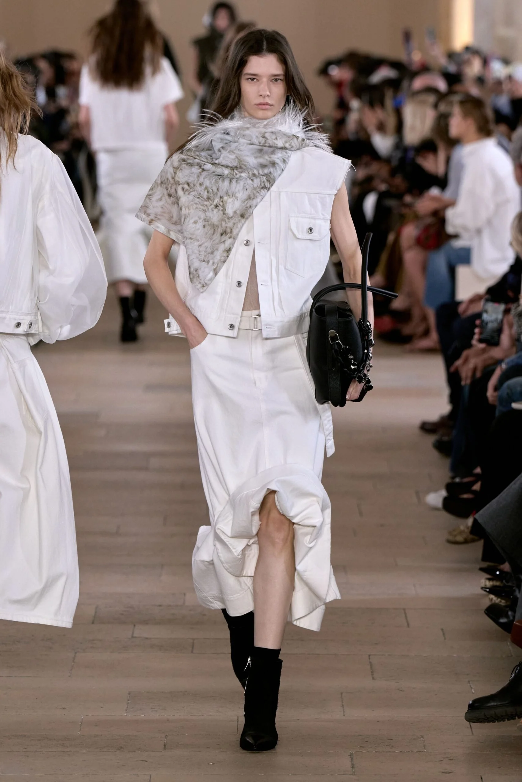 sacai-spring-2027-ready-to-wear-look-16-scaled.jpg