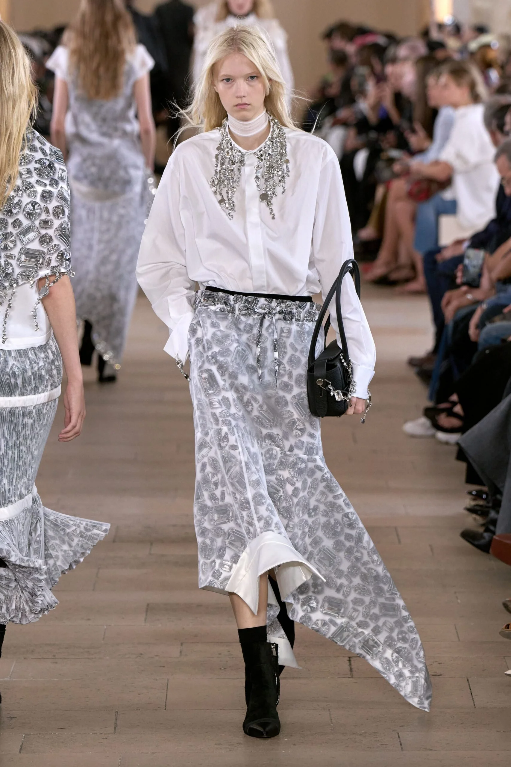 sacai-spring-2027-ready-to-wear-look-35-scaled.jpg