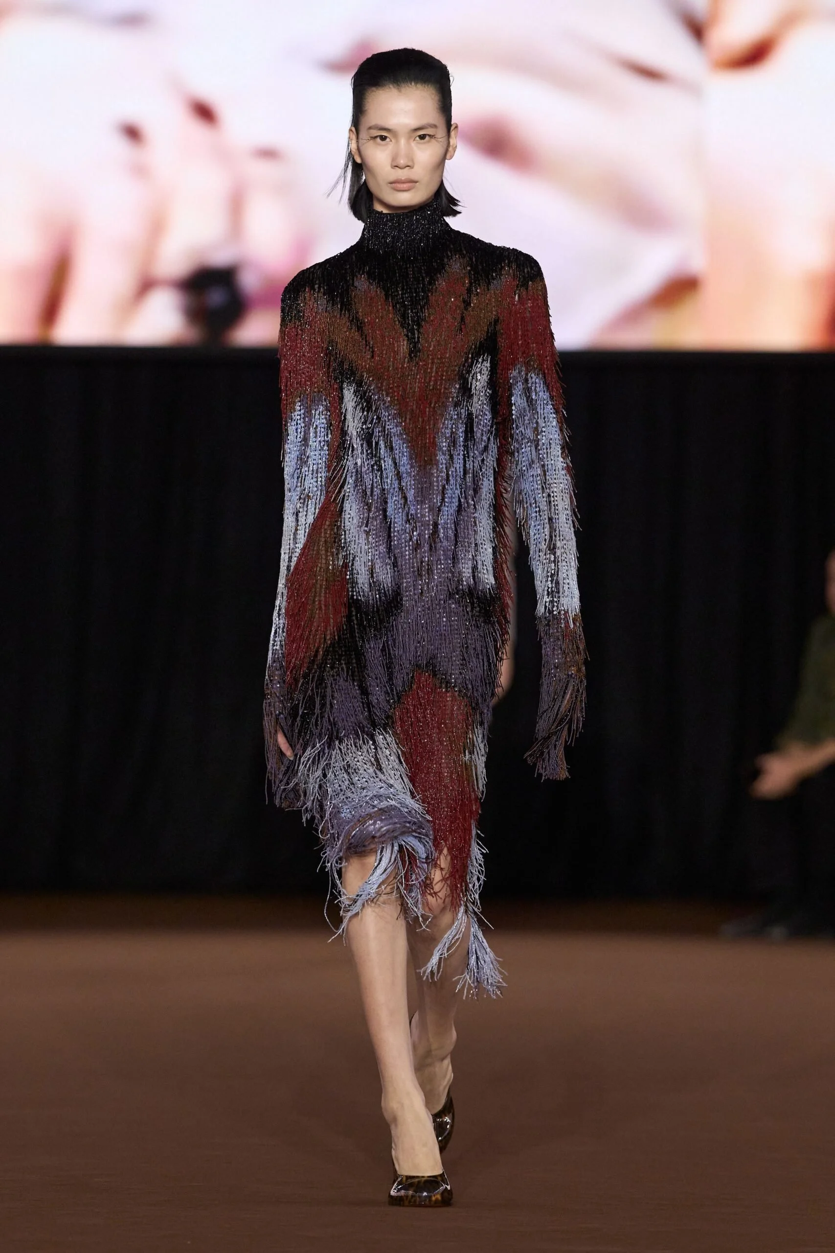 mugler-spring-2027-ready-to-wear-look-02-scaled.jpg