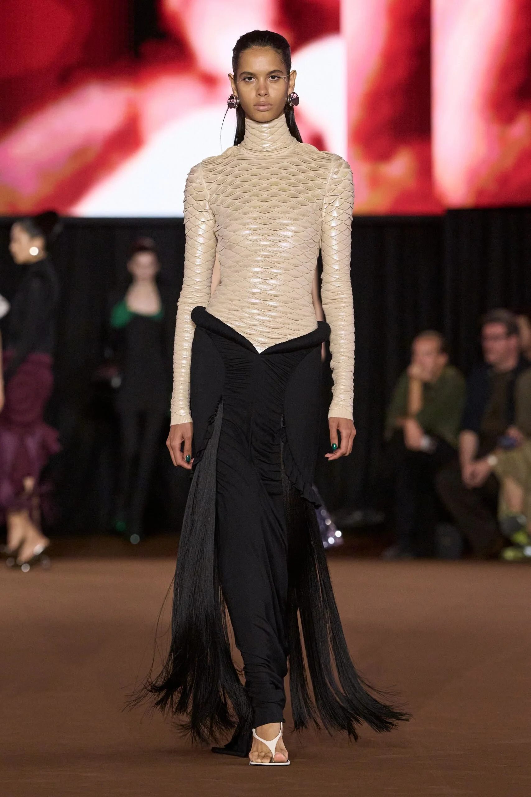 mugler-spring-2027-ready-to-wear-look-07-scaled.jpg