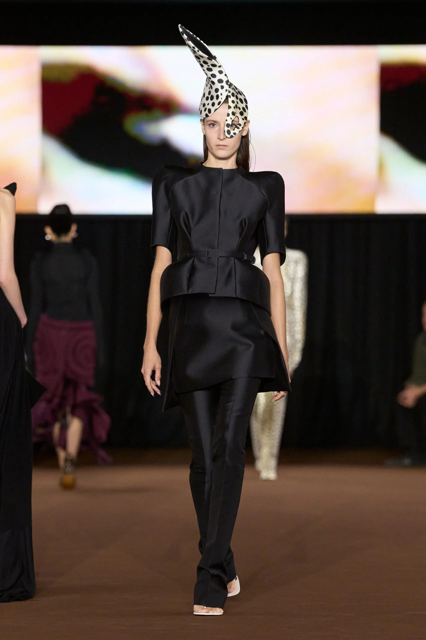 mugler-spring-2027-ready-to-wear-look-12-scaled.jpg