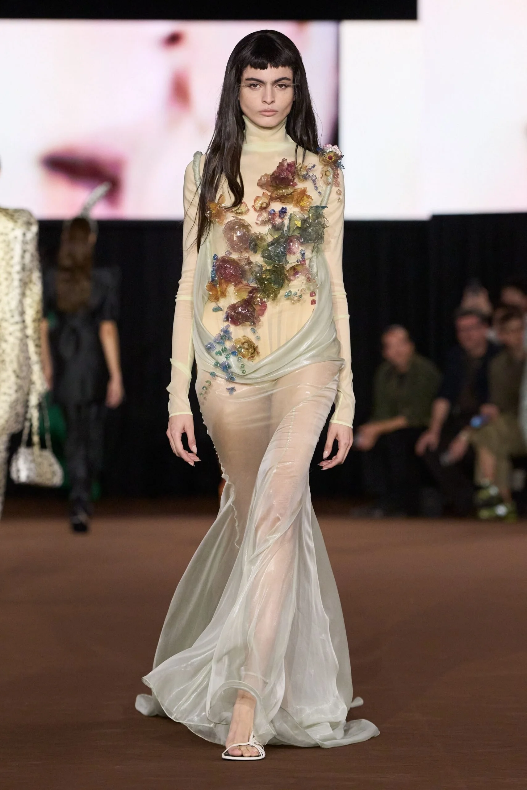 mugler-spring-2027-ready-to-wear-look-19-scaled.jpg