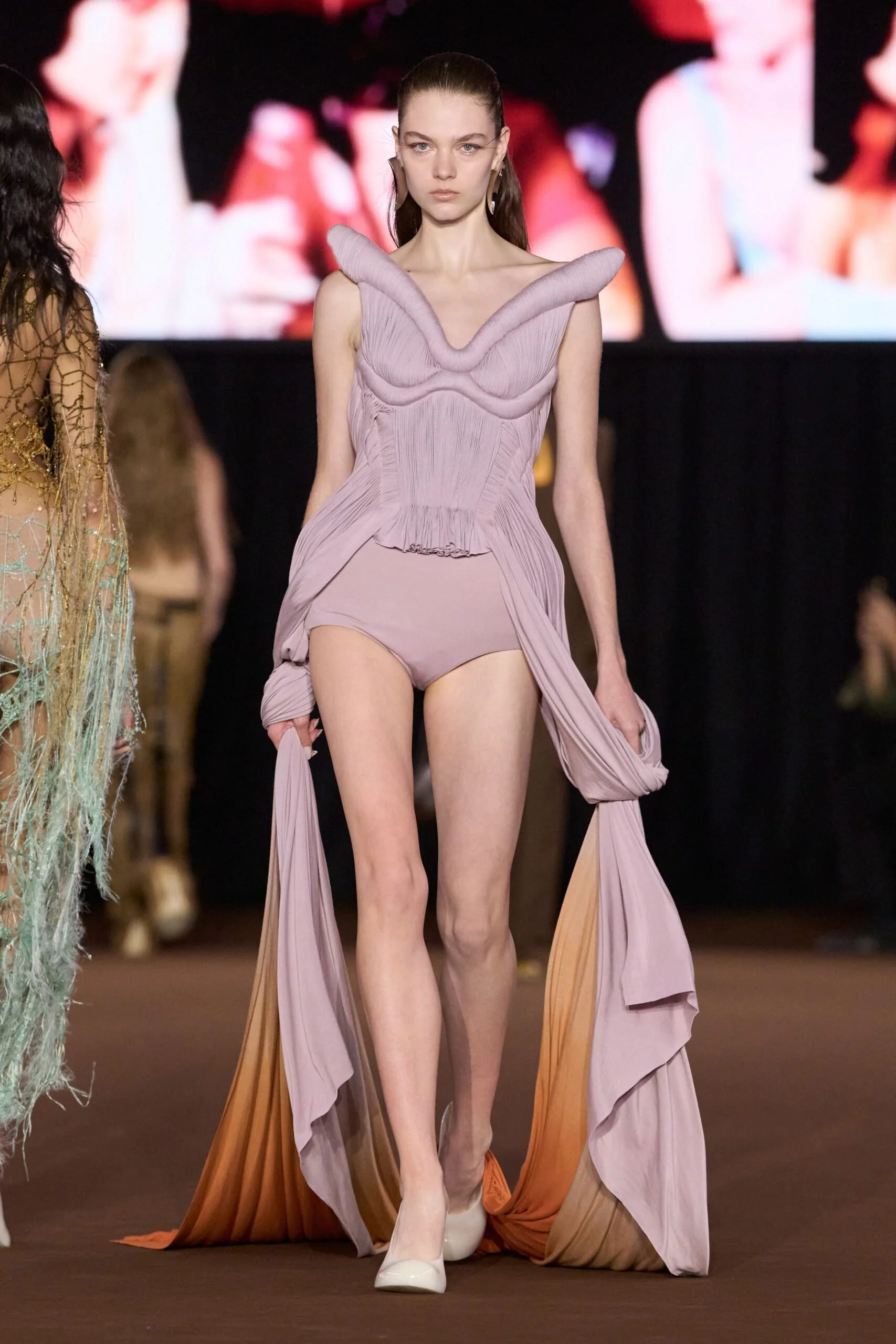 mugler-spring-2027-ready-to-wear-look-21-scaled.jpg