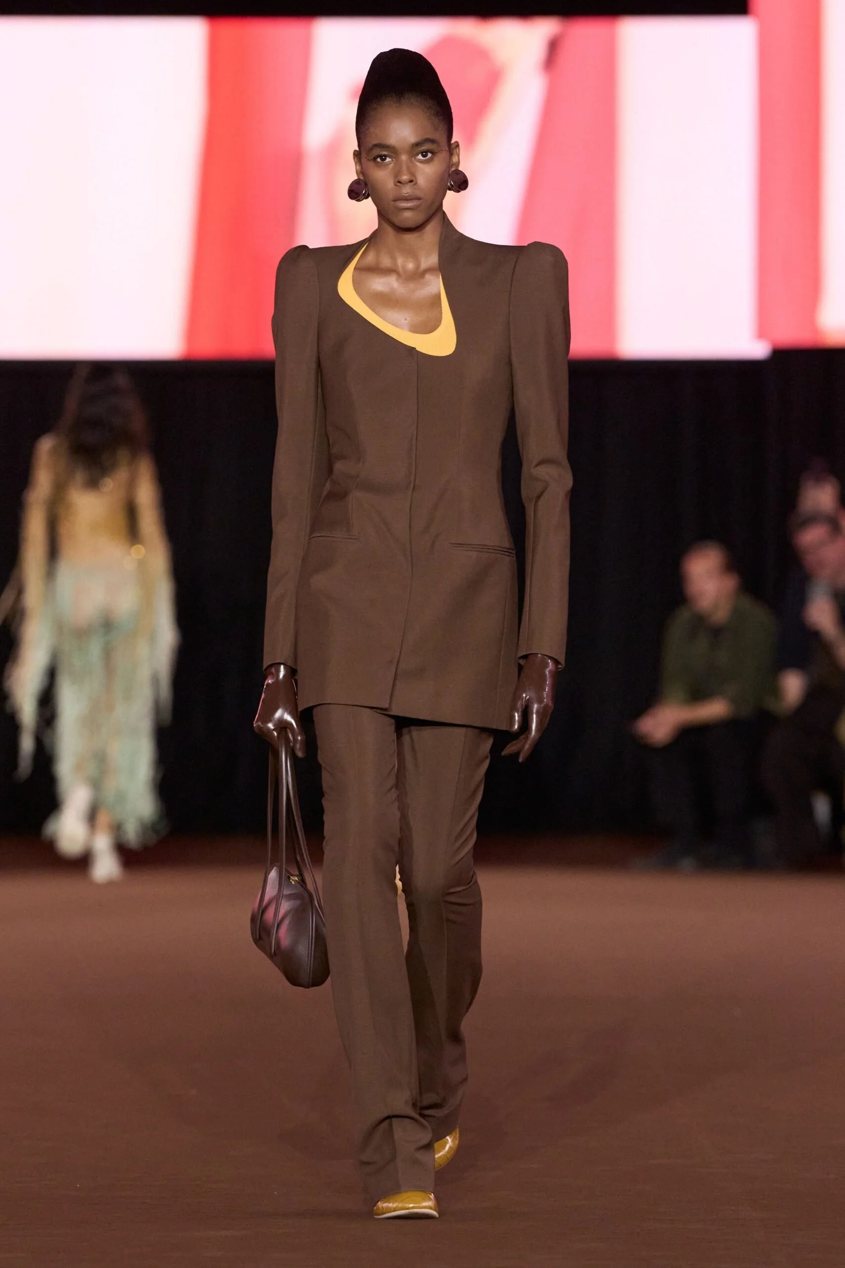 mugler-spring-2027-ready-to-wear-look-22-scaled.jpg