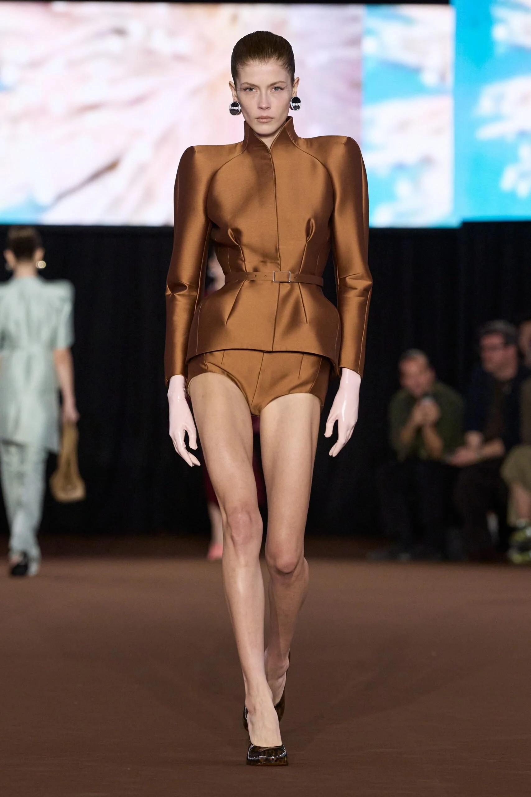 mugler-spring-2027-ready-to-wear-look-24-scaled.jpg