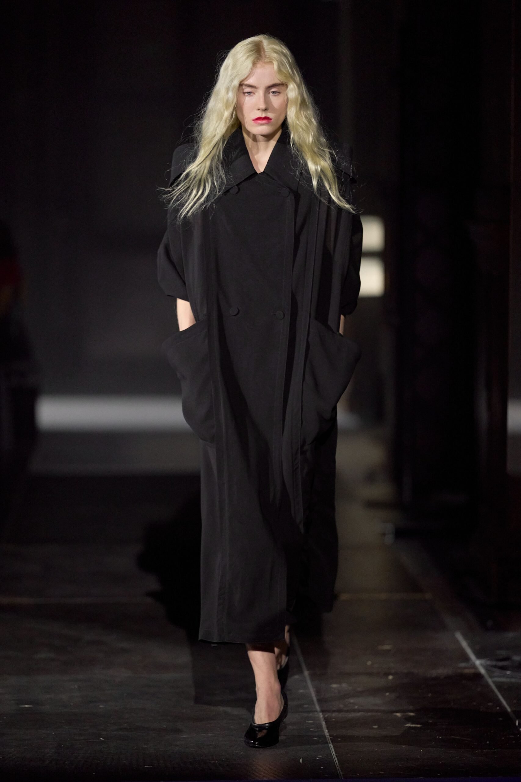 kiko-kostadinov-spring-2027-ready-to-wear-look-09-scaled.jpg