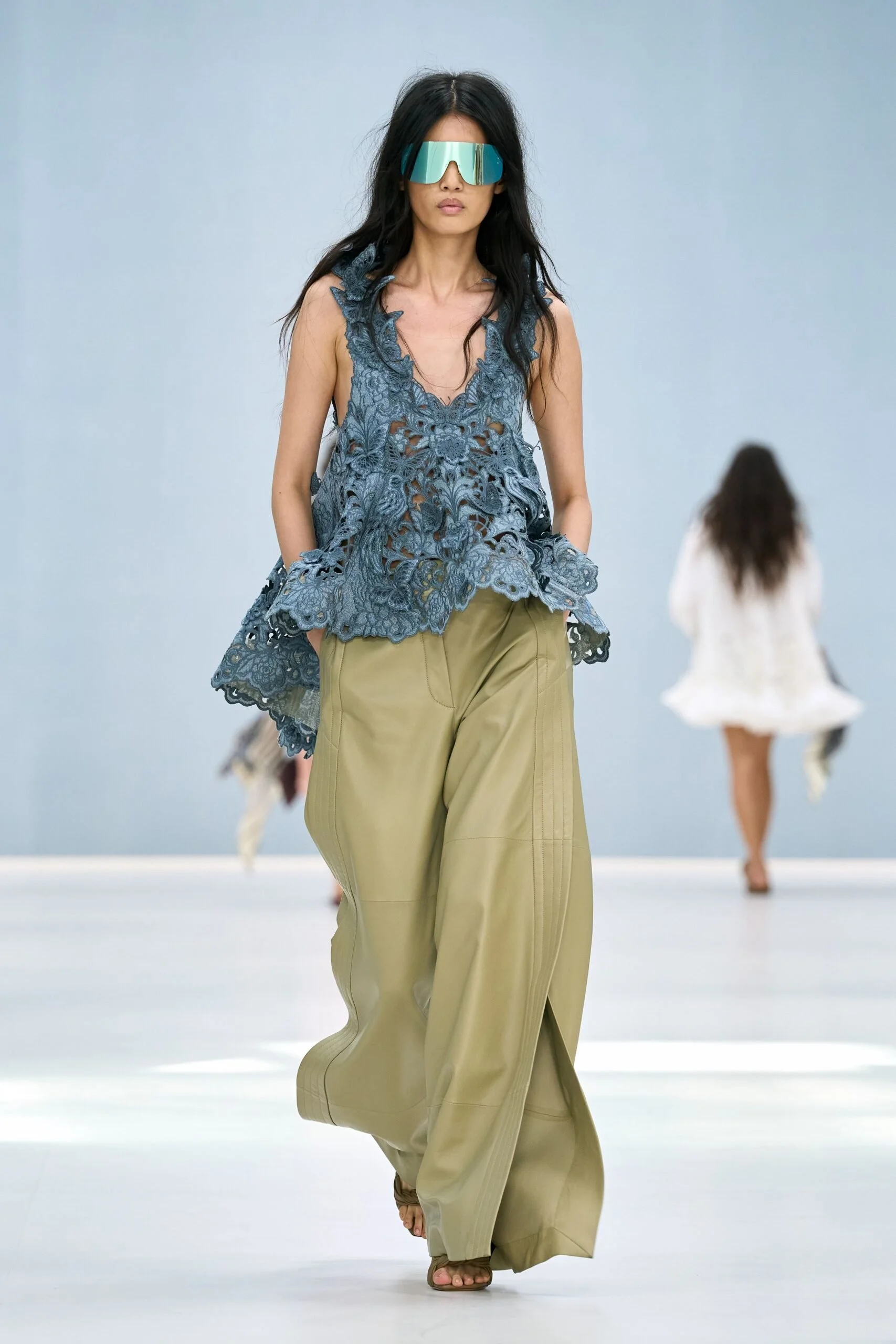 zimmermann-spring-2027-ready-to-wear-look-18-scaled.jpg