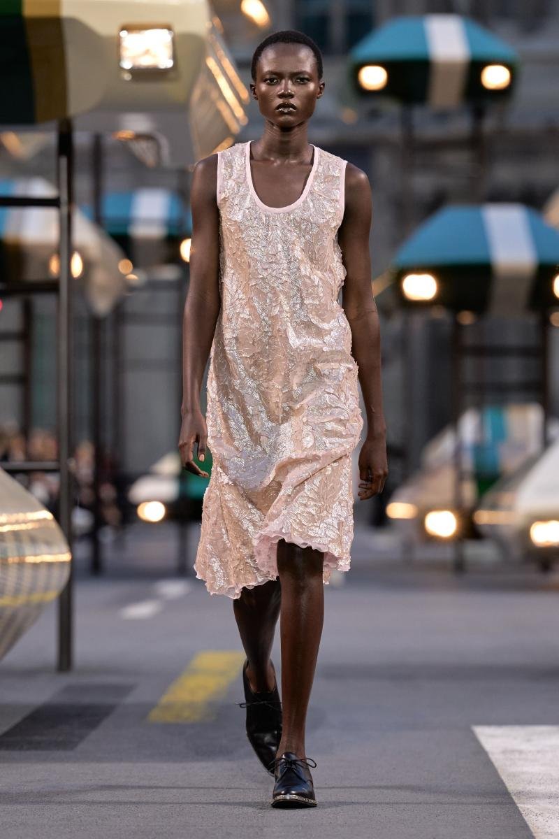 00007-louis-vuitton-spring-2027-ready-to-wear-credit-gorunway.jpg