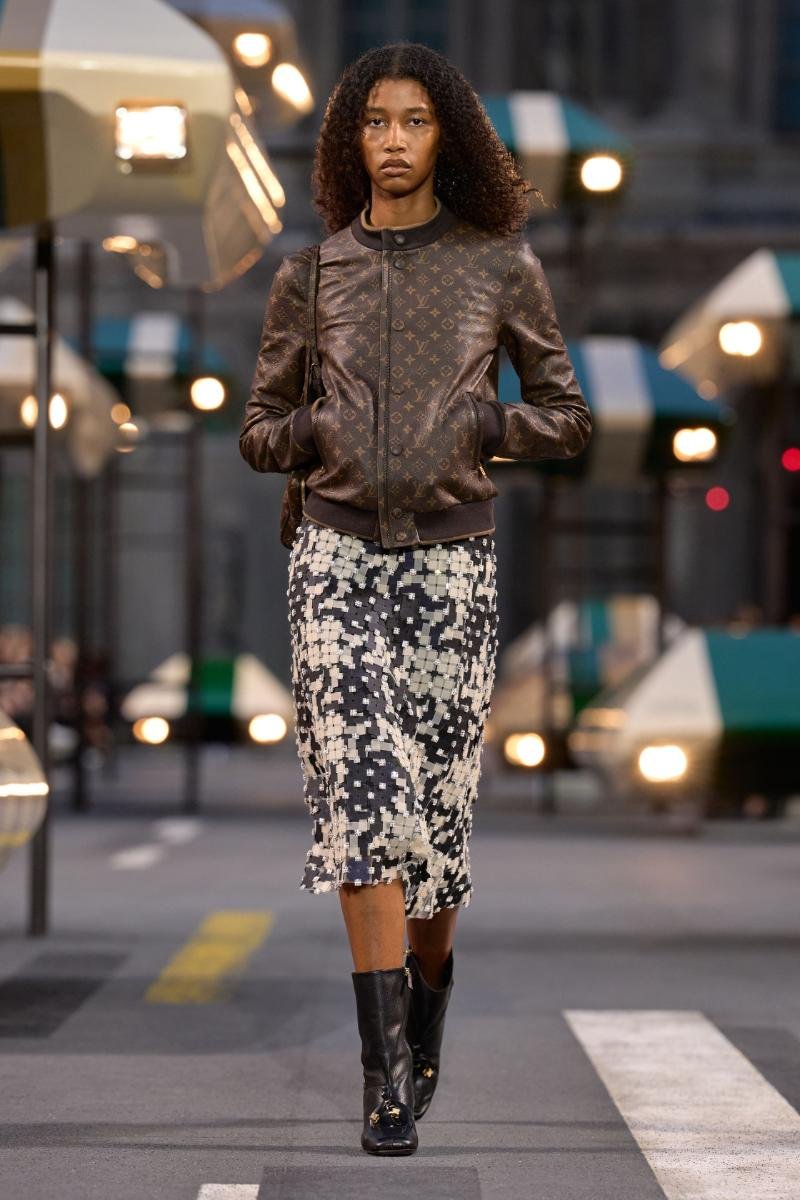 00039-louis-vuitton-spring-2027-ready-to-wear-credit-gorunway.jpg