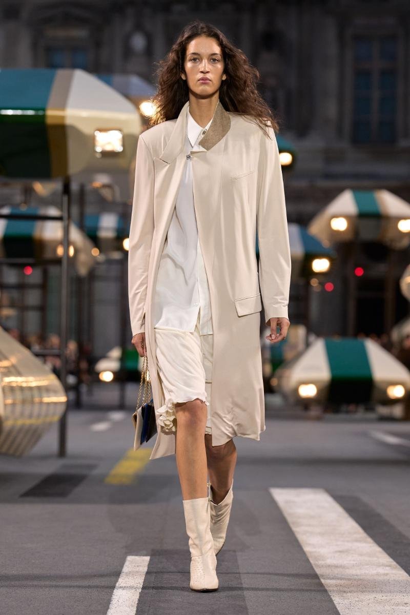 00044-louis-vuitton-spring-2027-ready-to-wear-credit-gorunway.jpg