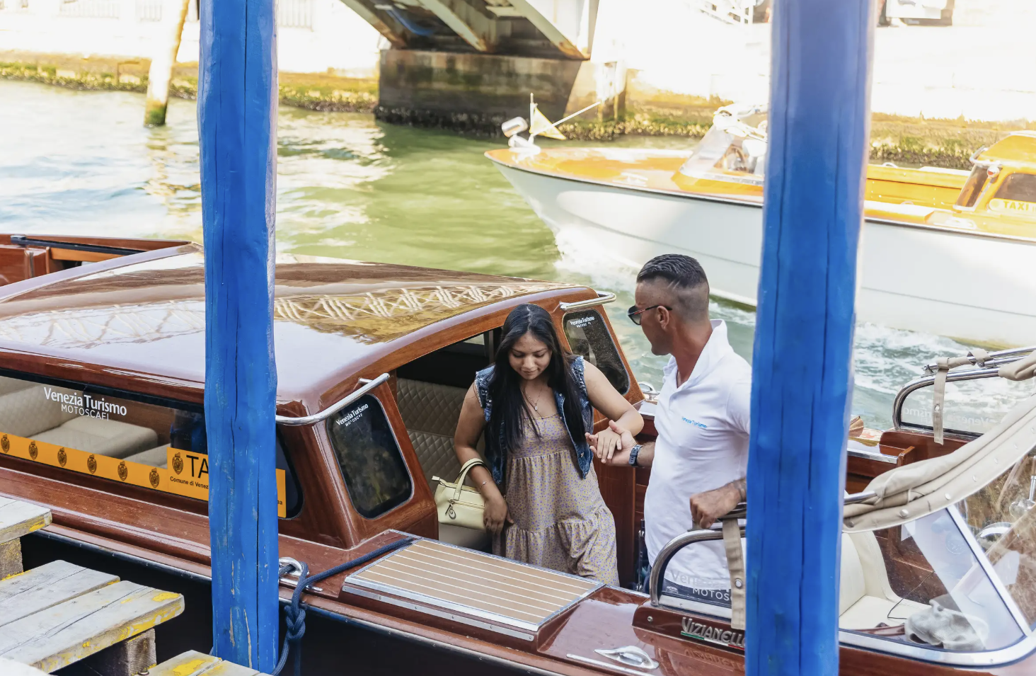 Private boat taxi transfer between Marco Polo Airport and Venice old town