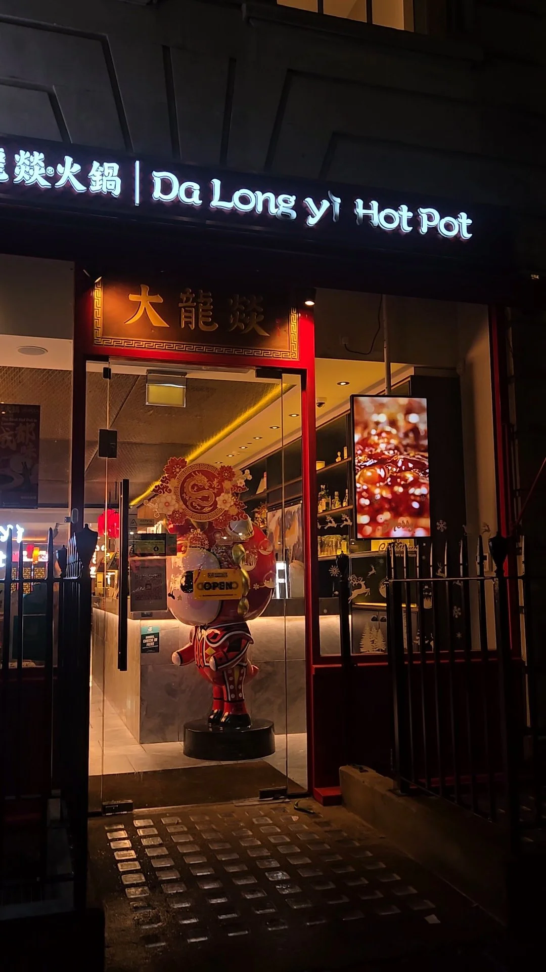 Da Long Yi restaurant front in Fitzrovia London