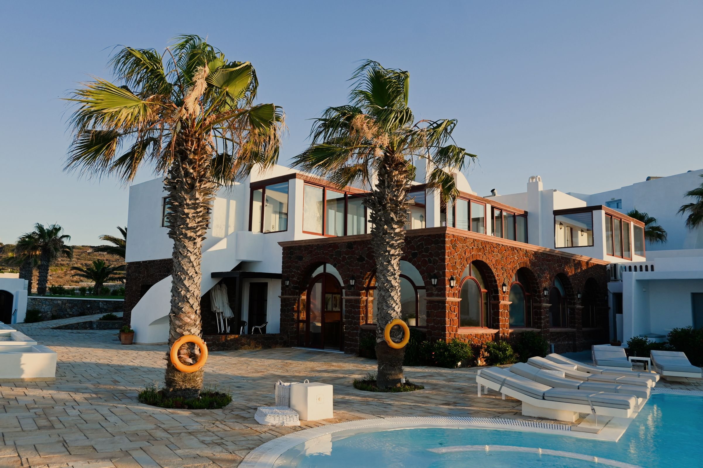 Maison Des Lys Santorini Review: Inside the Luxury Cave Suites Above the Caldera