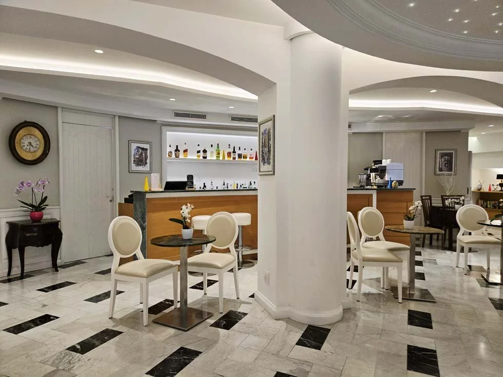 Bar and lobby at Hotel Central Wellness Sorrento boutique hotel