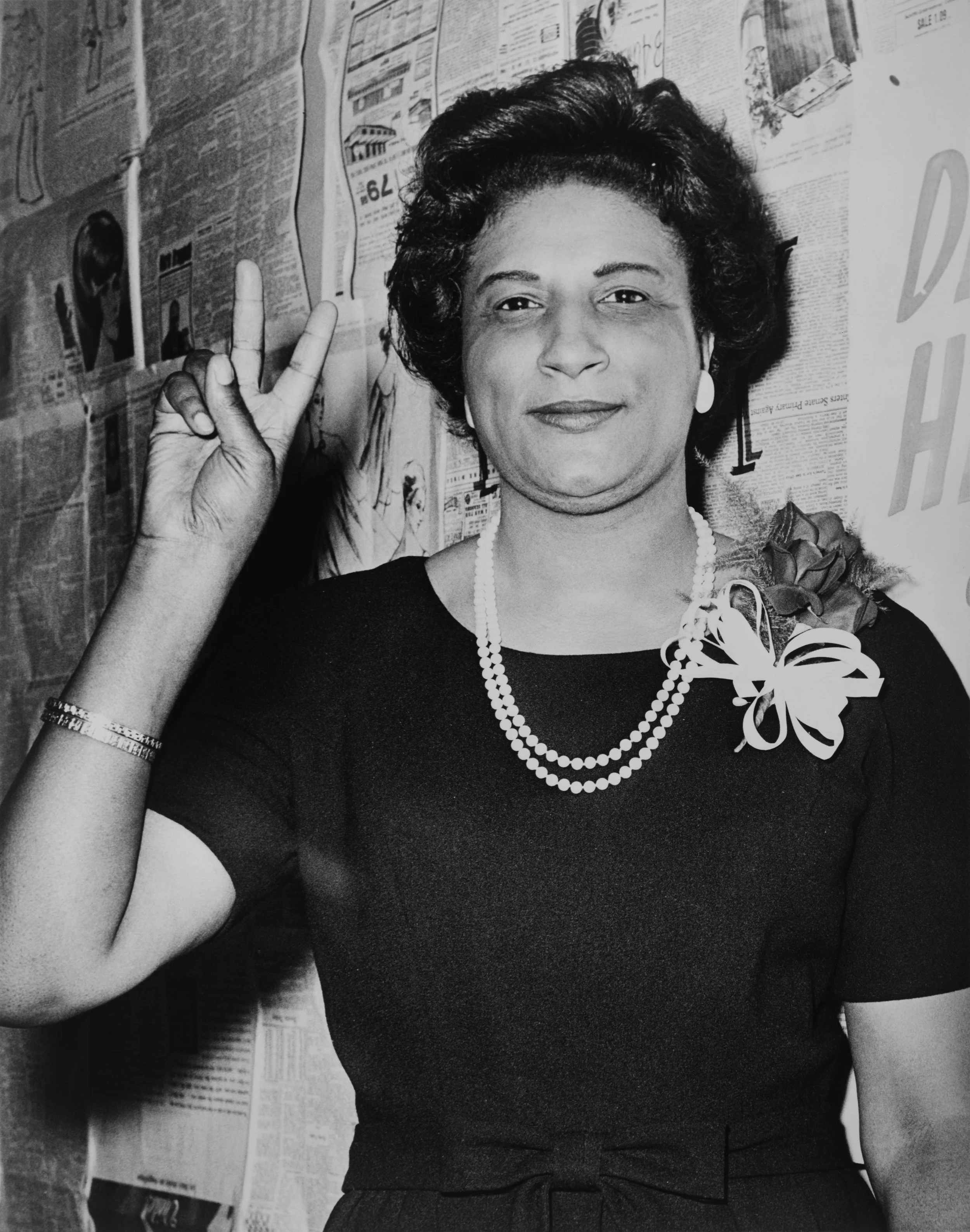 Mrs._Constance_B._Motley,_first_woman_Senator,_21st_Senatorial_District,_N.Y.,_raising_hand_in_V_sign.jpg