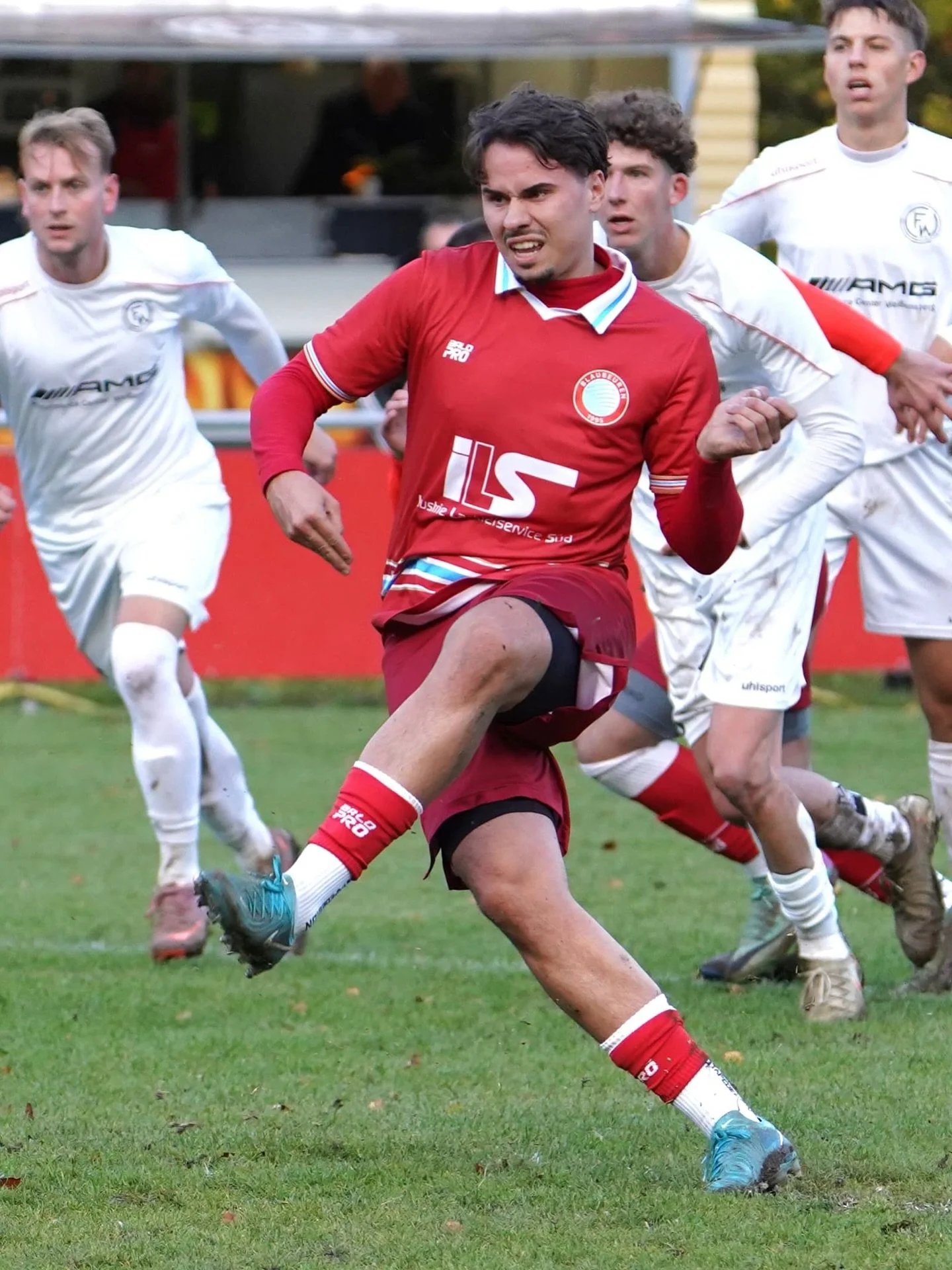 Er verschießt keinen Elfmeter! 
⚽️ 85’ Fernandes 
#fcb95 #WirSindBlaubeuren