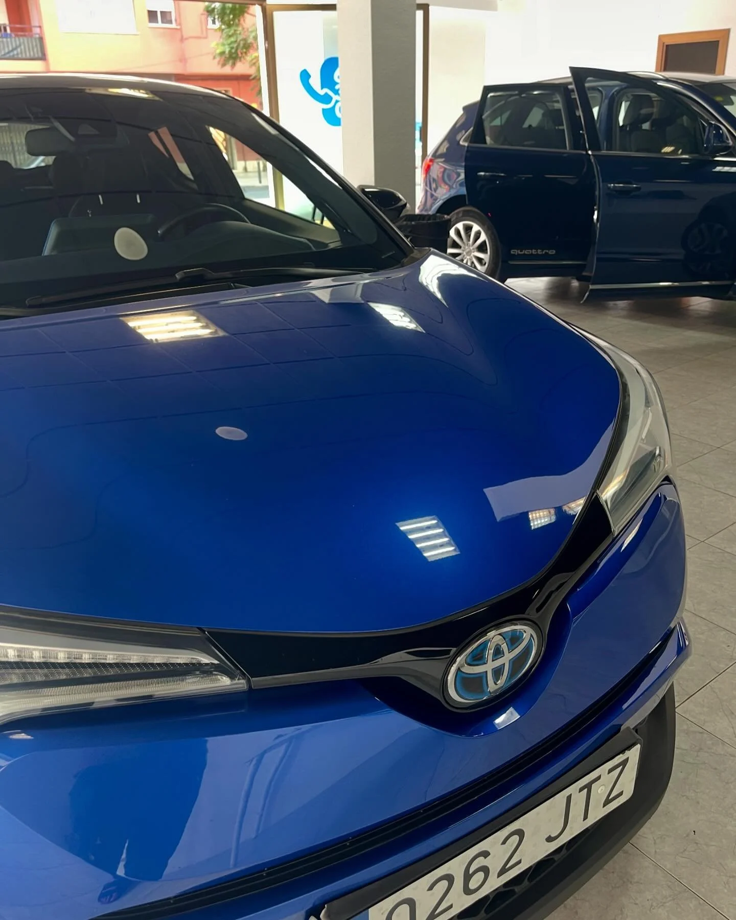 ✨ Hem deixat aquest Toyota C-HR com nou amb el nostre rentat ecol&ograve;gic! 🌿 Reserva ara i fes que el teu cotxe tamb&eacute; brilli.