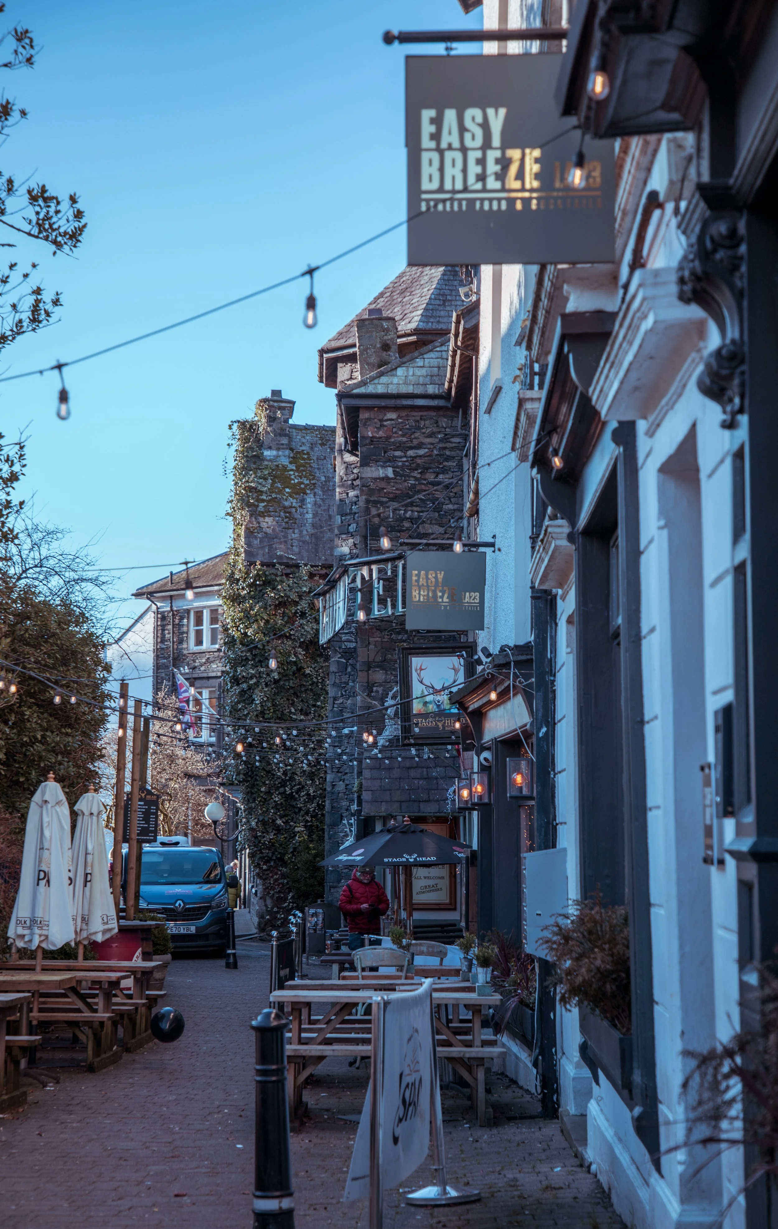 the easy breeze in bowness on windermere, lake district
