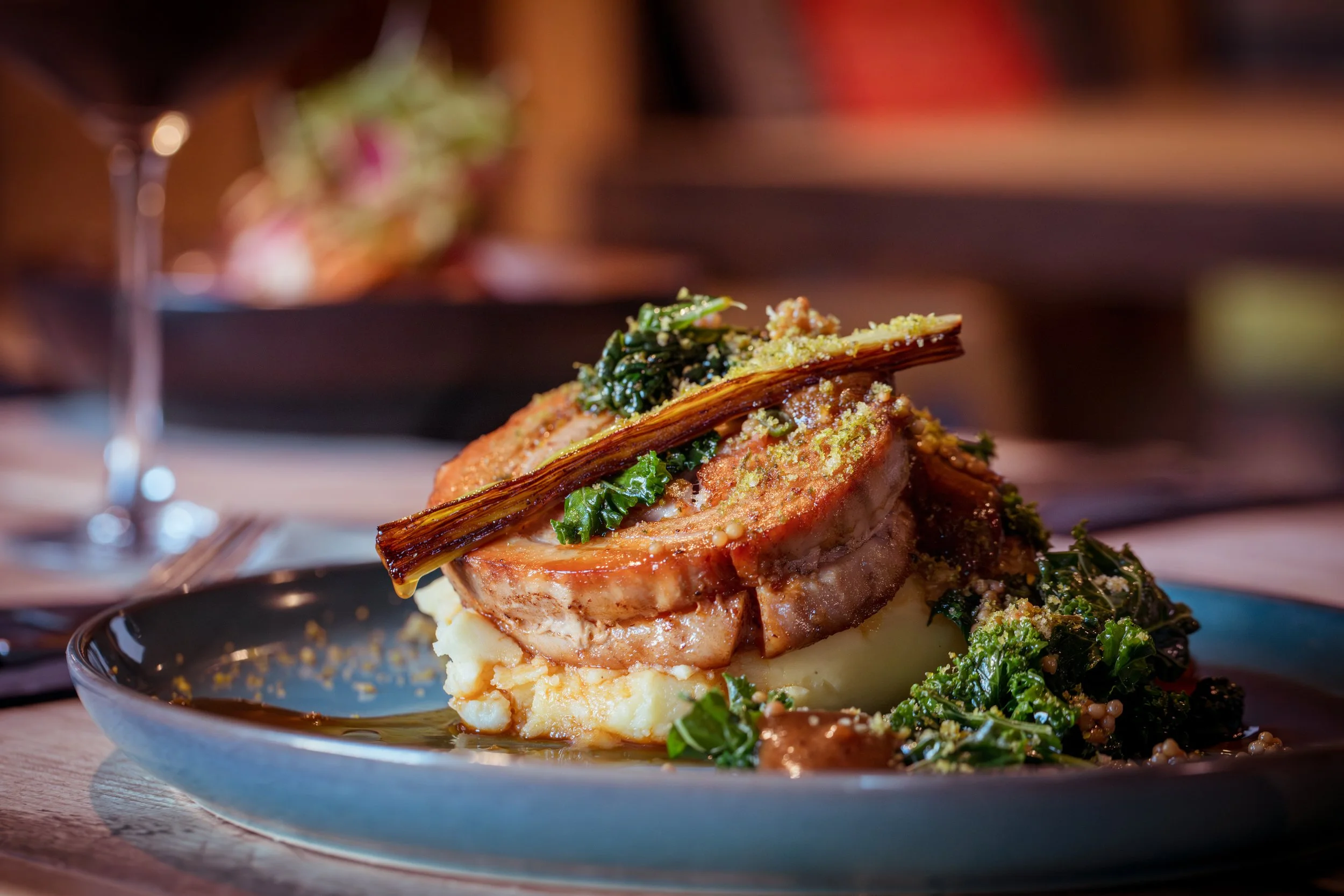 SLOW & LOW PORK BELLY
Melt-in-the-mouth pork, braised overnight, on garlic & herb mash. Burnt apple purée adds a sharp finish. Proper fireside comfort. Winter warmer.