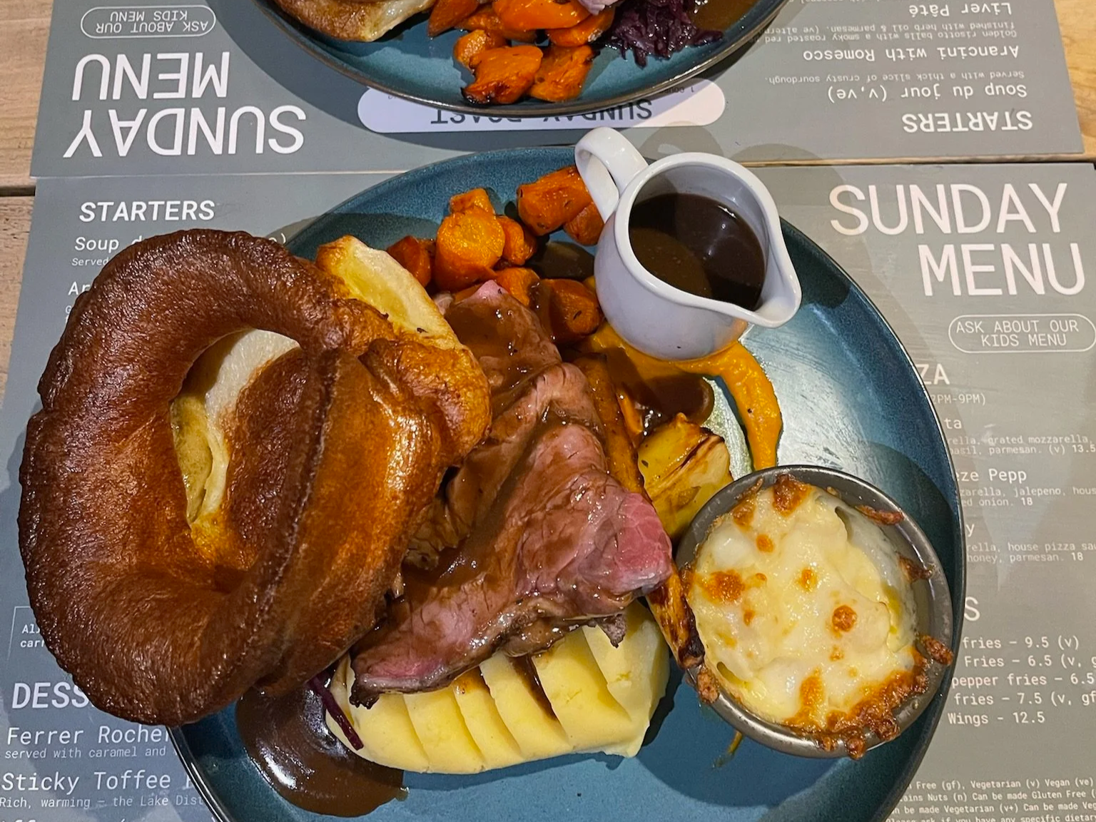 roast dinner with full trimmings at easy breeze