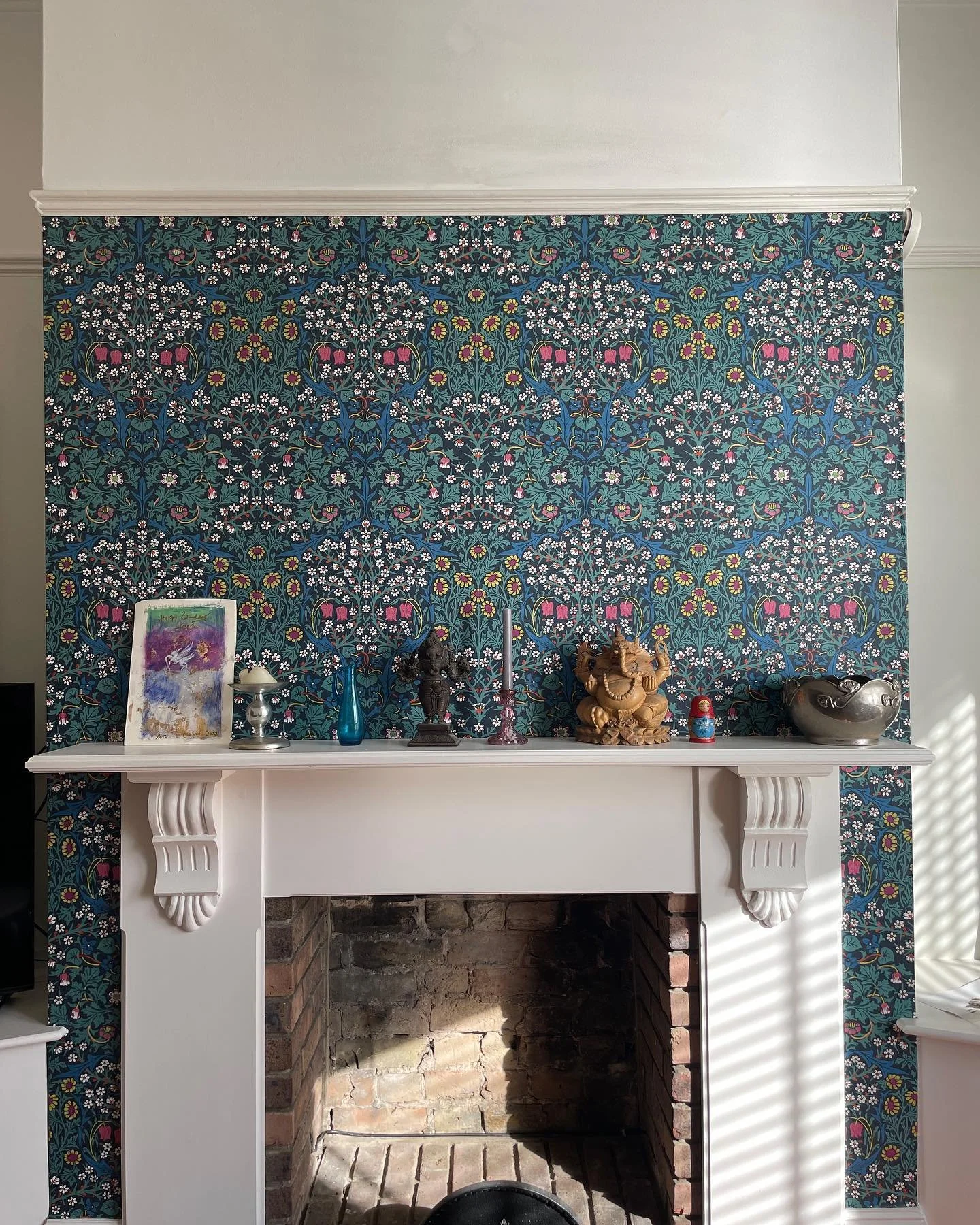 Broke my wallpapering cherry 🍒with help - OK a LOT of help - from @domstar23 🙌
The print by @houseofhackney is &lsquo;Blackthorn&rsquo; in emerald, it is reminiscent of William Morris and I think fits beautifully with the our house, which was built