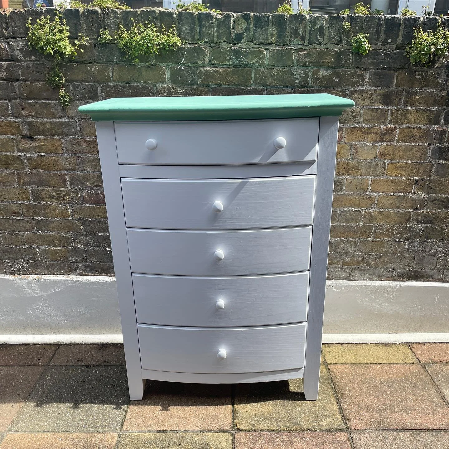 A scruffy old chest of drawers looks shiny and new after a lick of white paint and this joyous shade of apple green 🍏

I picked the drawers from a second hand shop because they are sturdy with plenty of room in the drawers for a growing boy, current