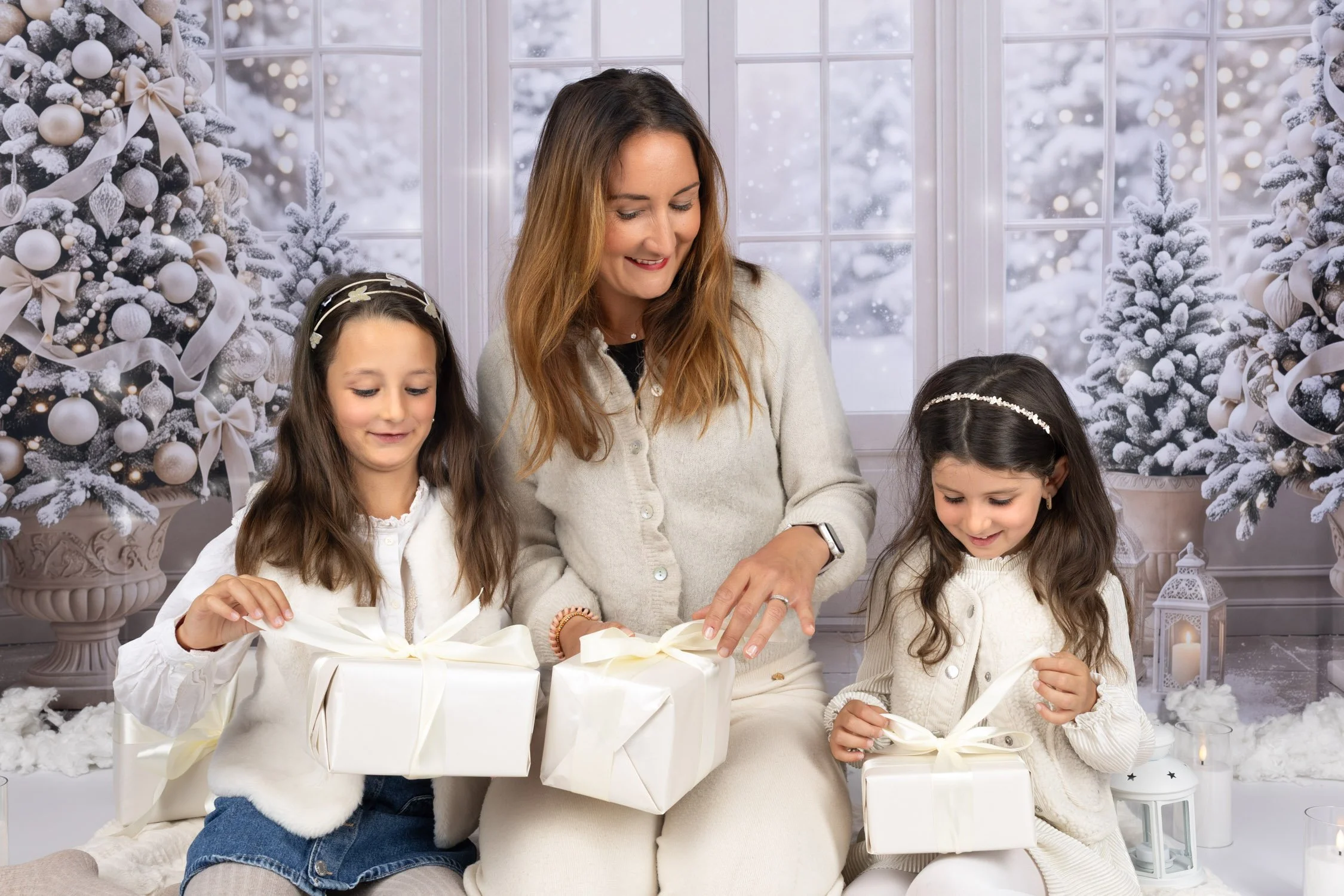 ouverture des cadeaux de Noël avec la maman