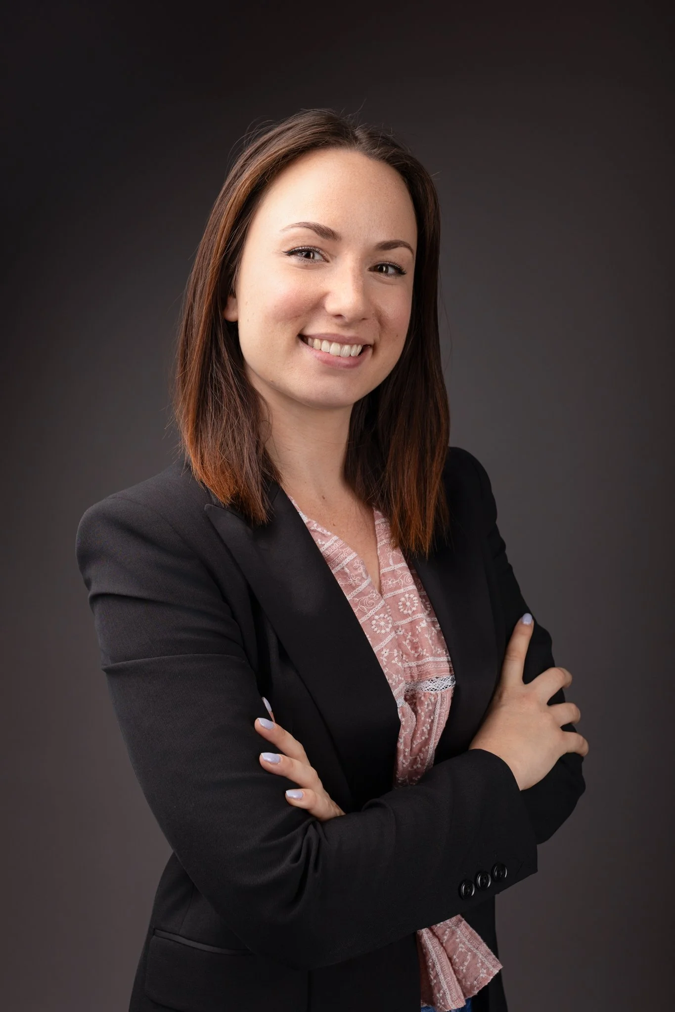 Portrait pro agent immobilier fond gris
