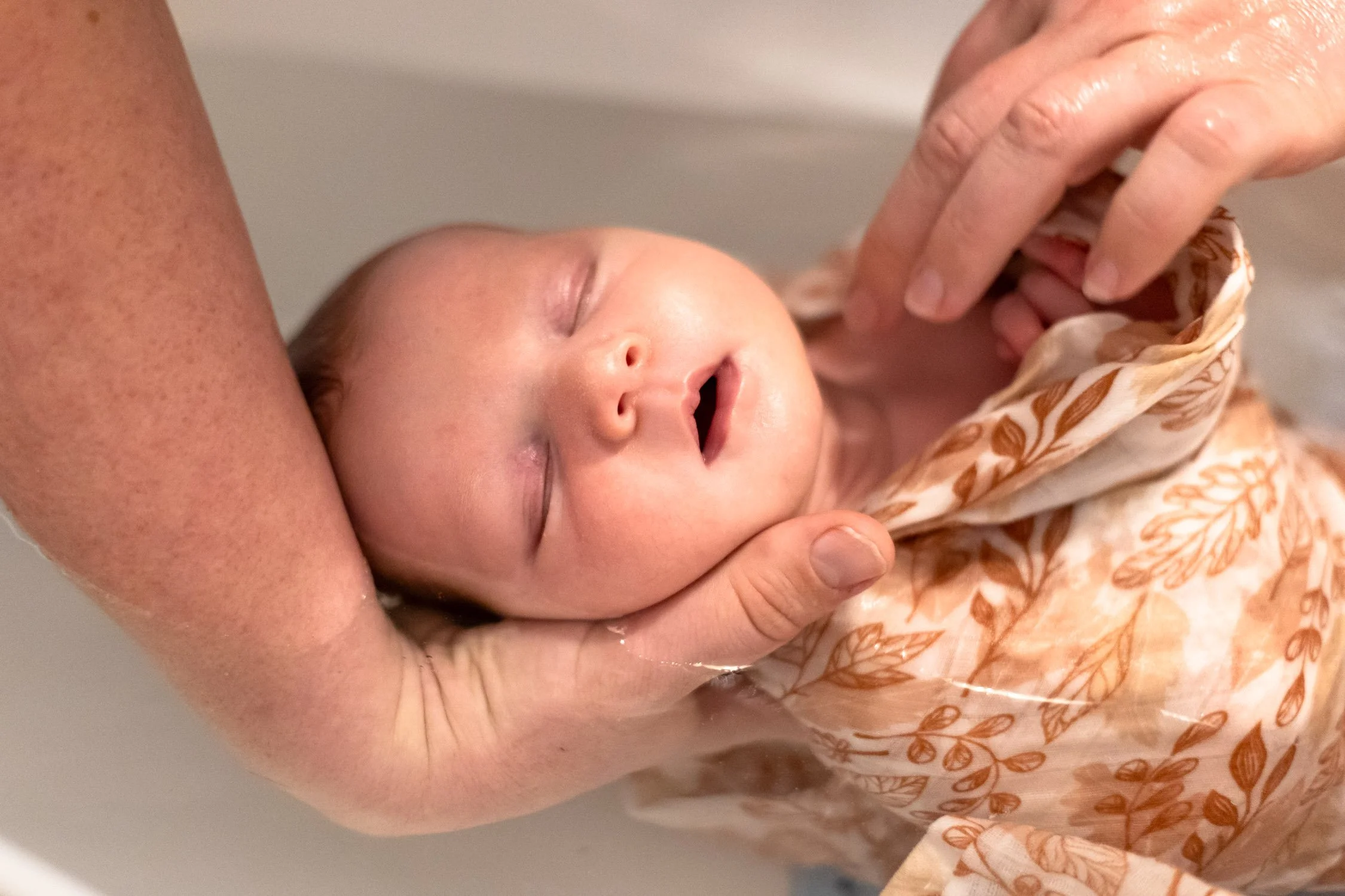 bébé lache prise bain sensoriel