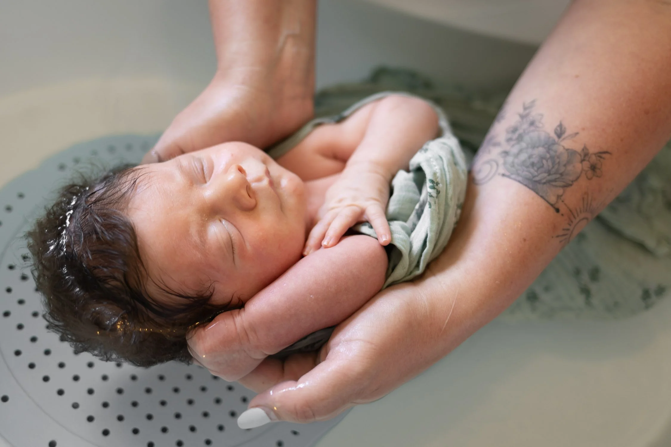 bébé apaisé bain sensoriel