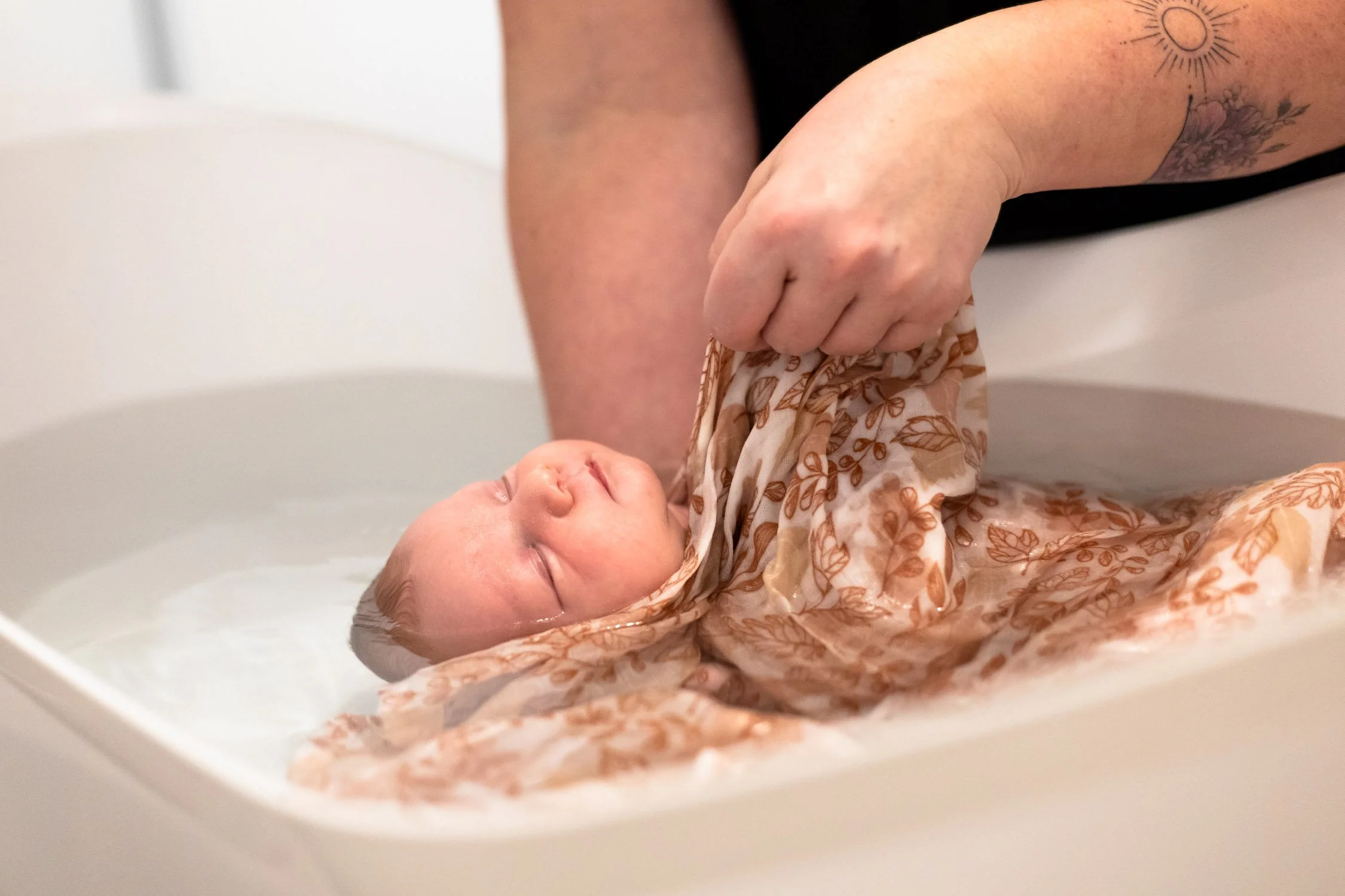 bébé en plein moment de détente 