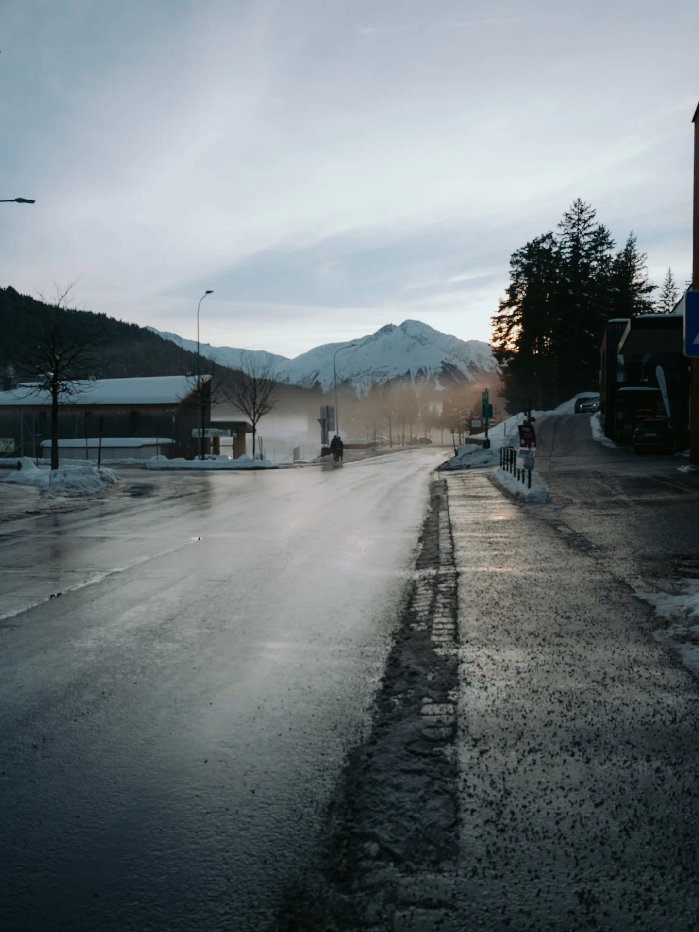 Berge, Padel und die Bekloppten 🤝🏼

So kann man das Jahr bei @mvpeople.agency mal beginnen 🏔️

@stefancolour @christoph.herberth @michael.kmt @sascha.bic @tituss.sc @seefeld_and_chill